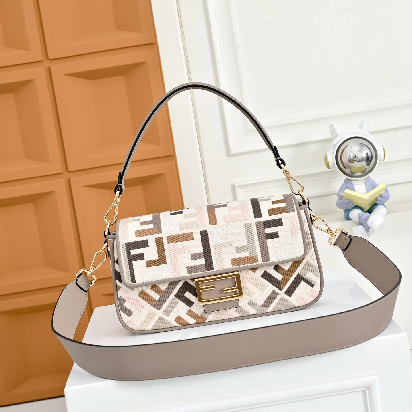 Классические Сумки Женские Fendi 18004260