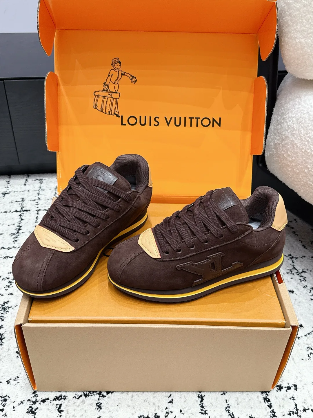Кроссовки Женские Louis Vuitton 18406459