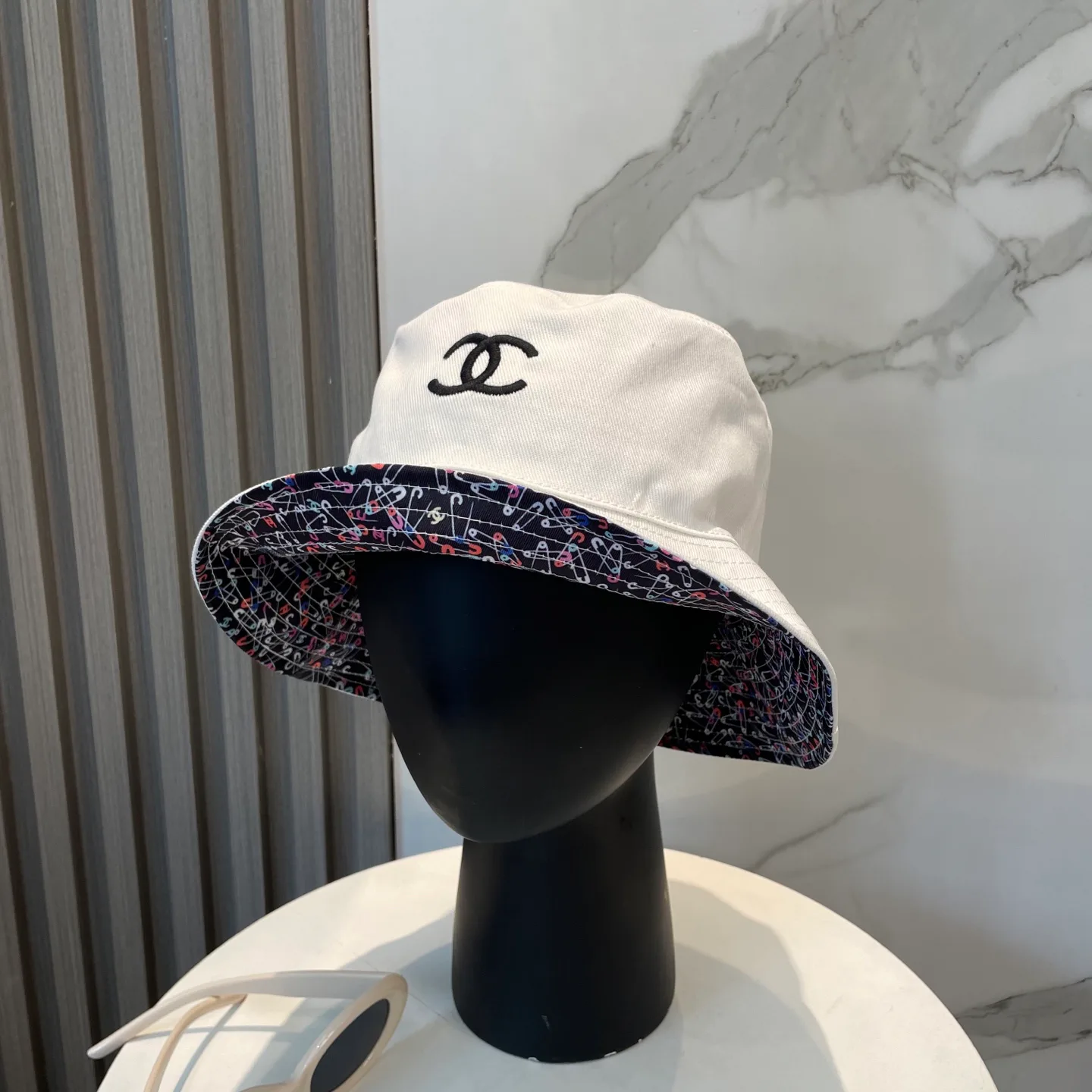 Головные Уборы Chanel 13294370