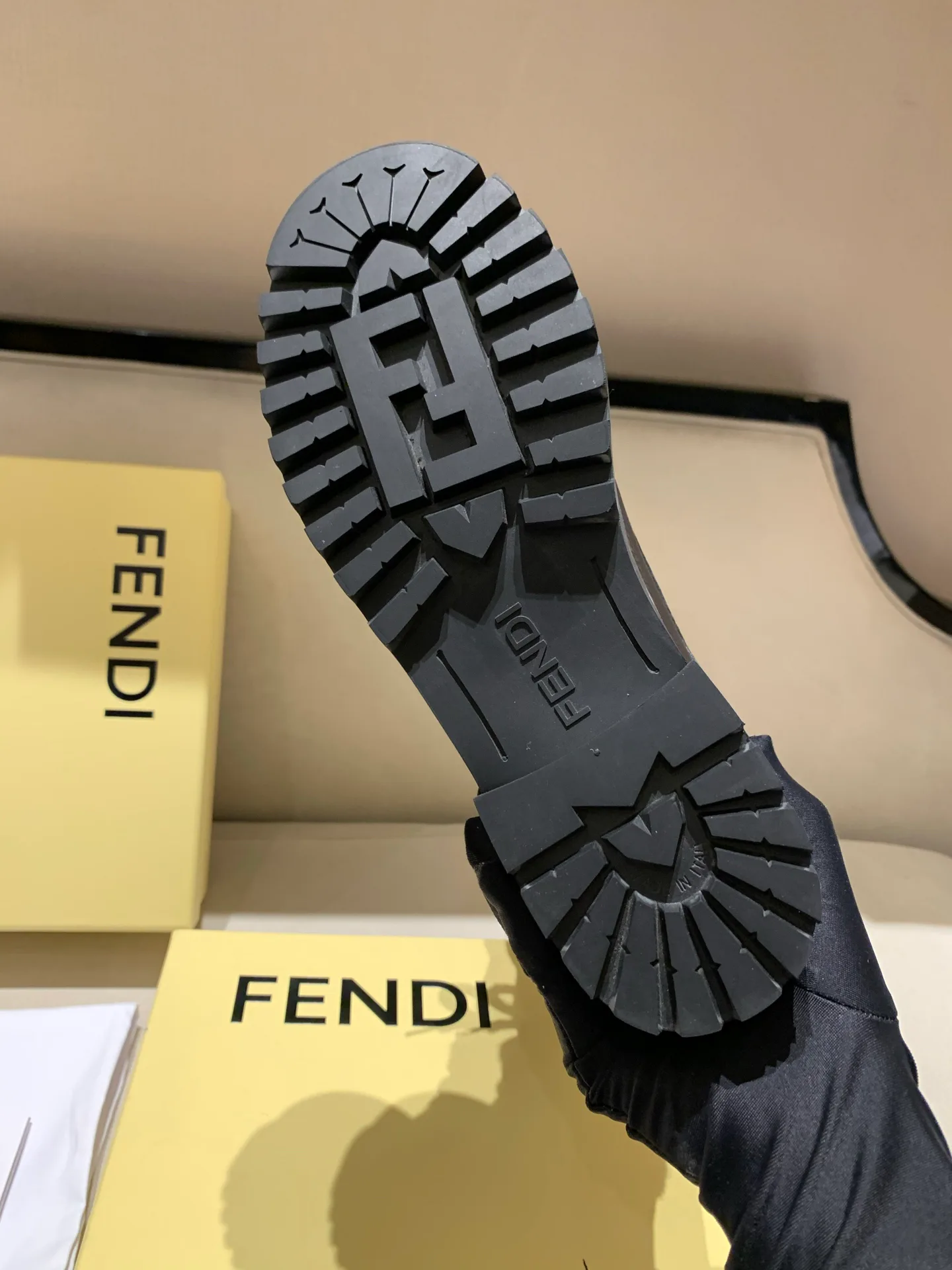 Ботинки Женские Fendi 19609610