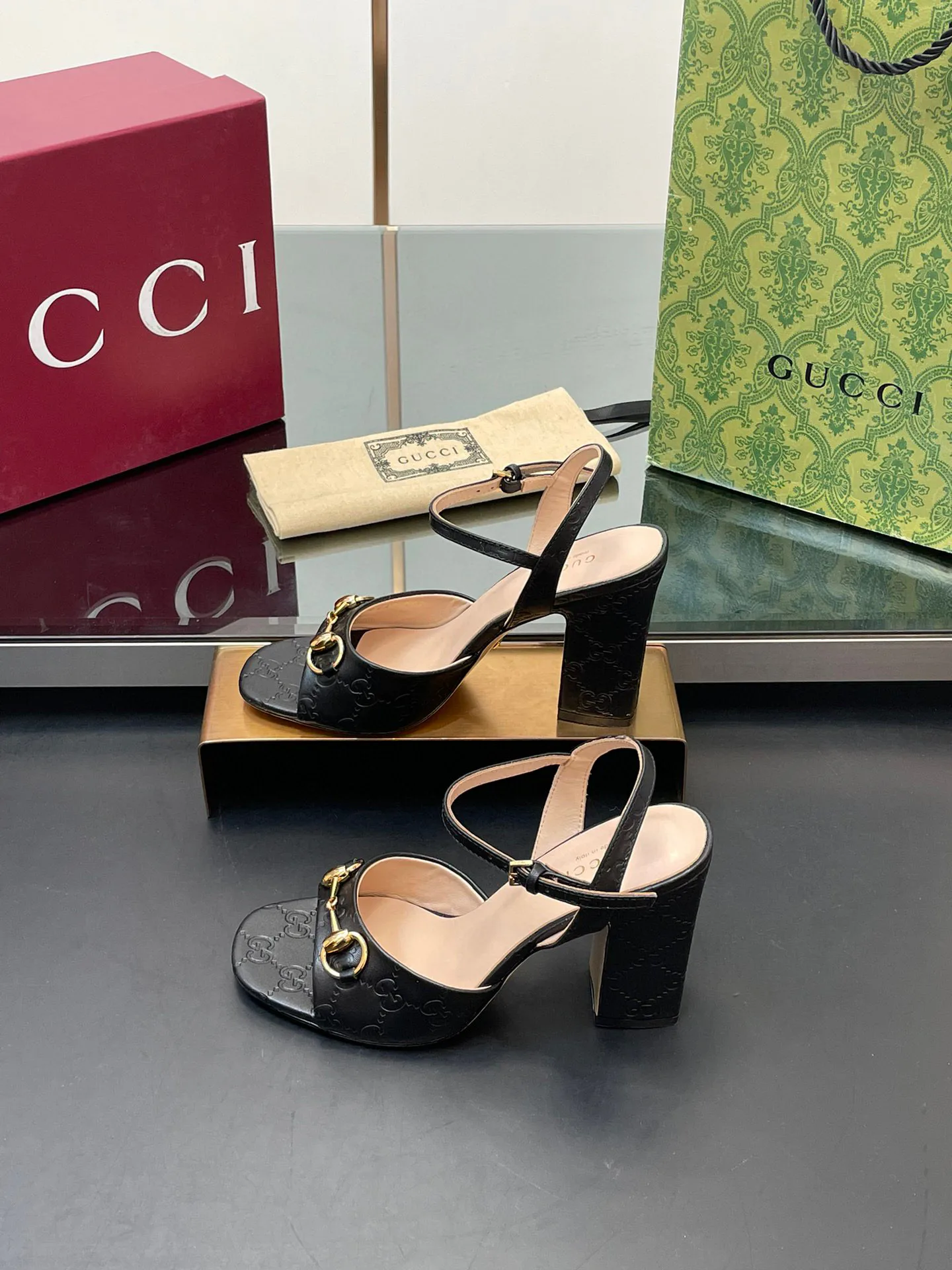Босоножки Женские Gucci 17614710