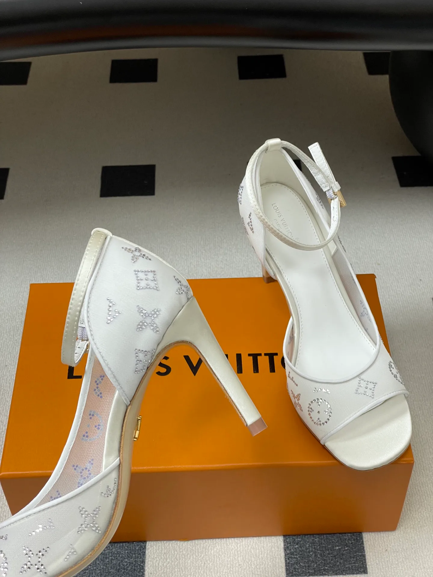 Босоножки Женские Louis Vuitton 11628683