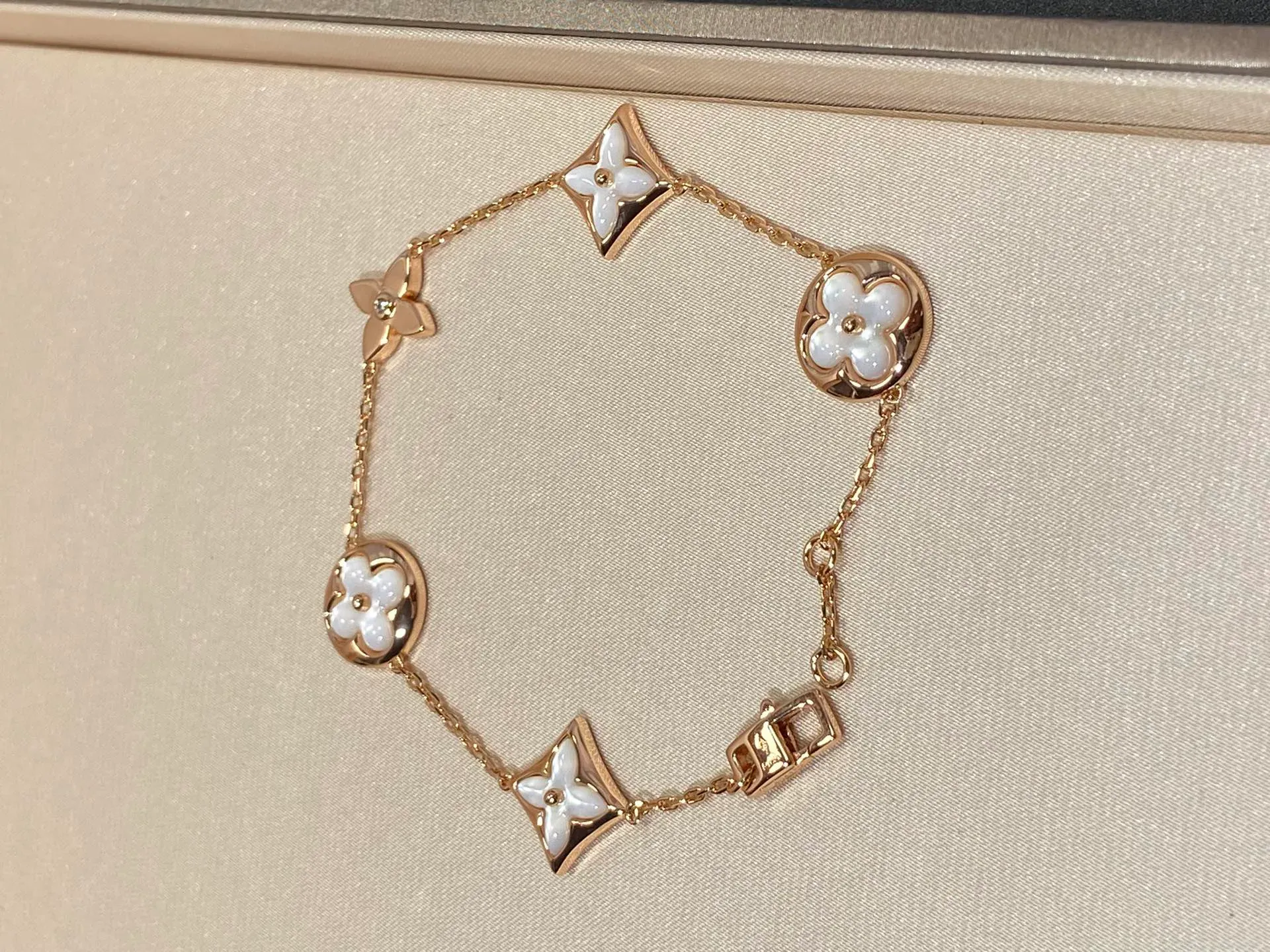 Бижутерия Van Cleef & Arpels 832214