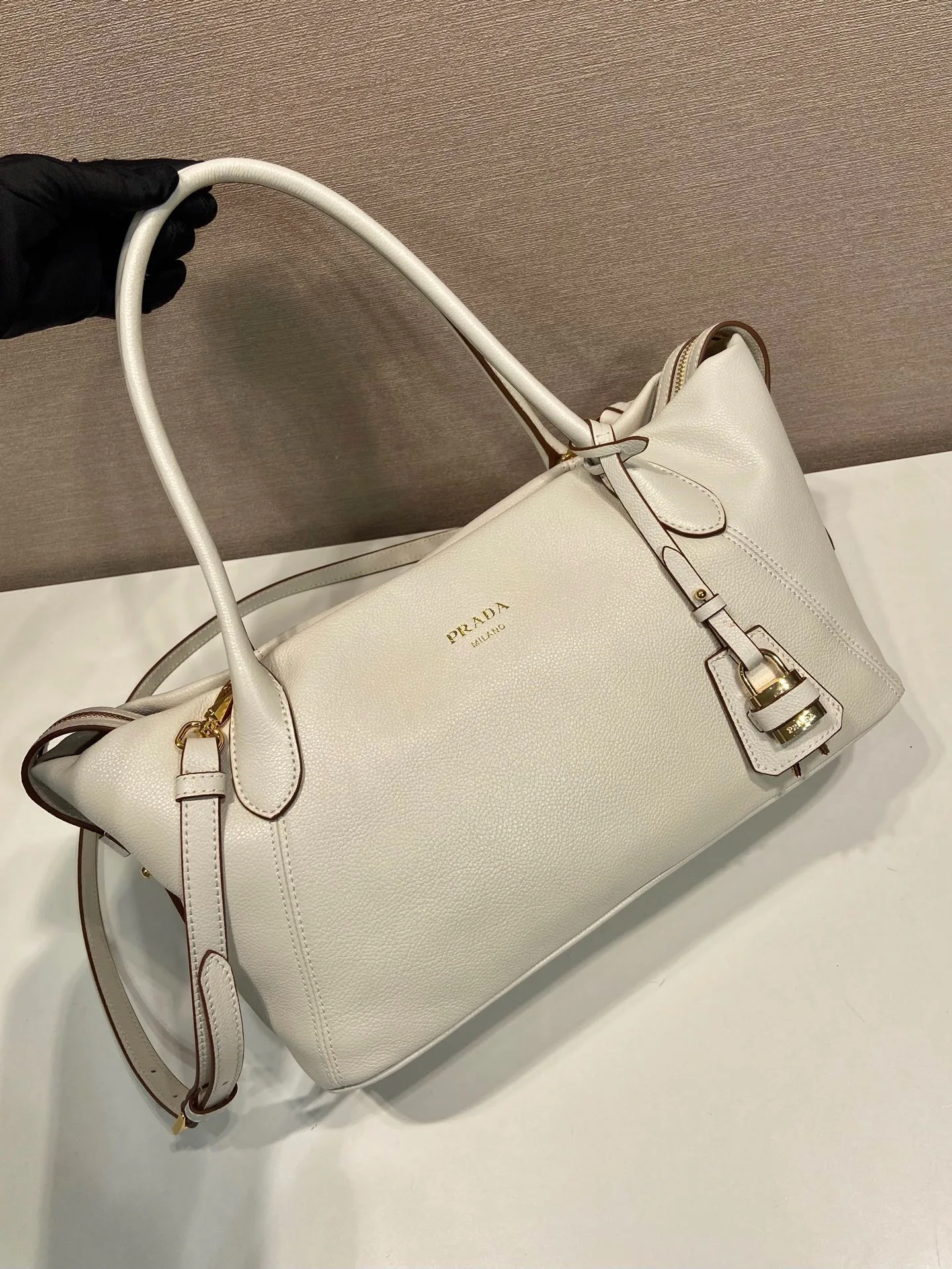Классические Сумки Женские Prada 16970635
