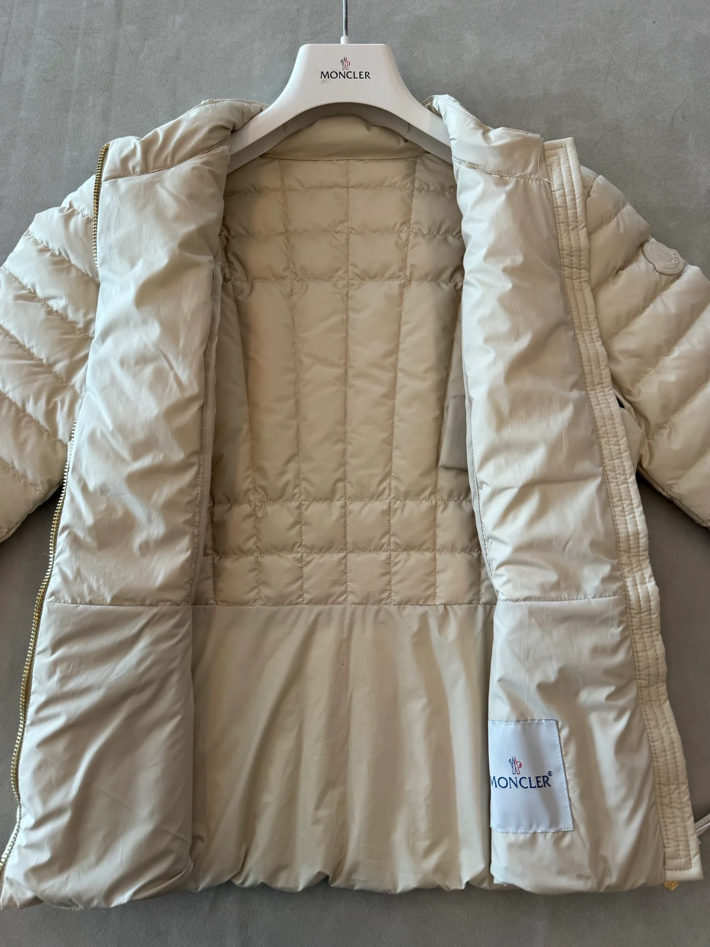 Куртки И Пуховики Женские Moncler 18491949