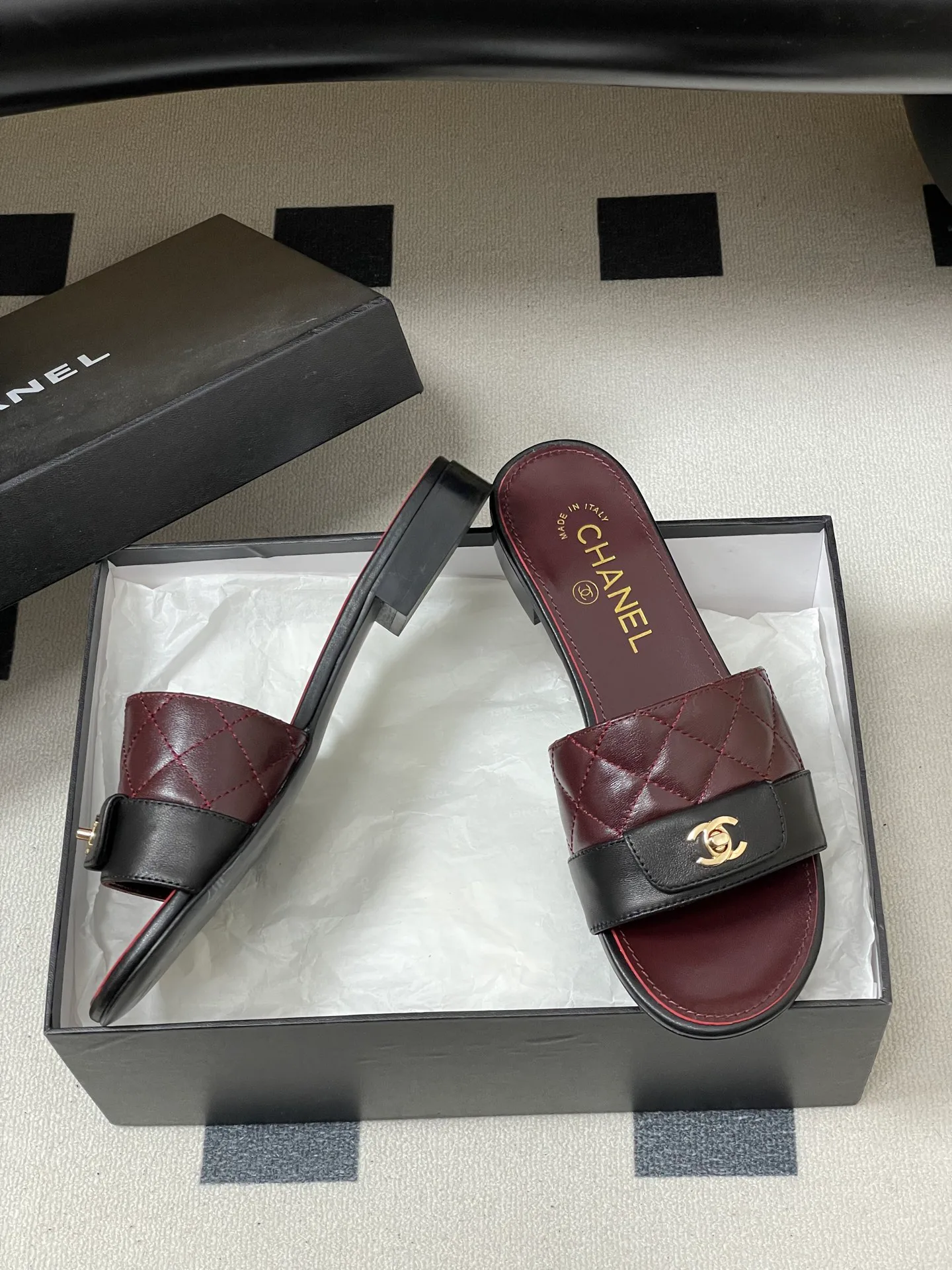 Шлепанцы Женские Chanel 10993944