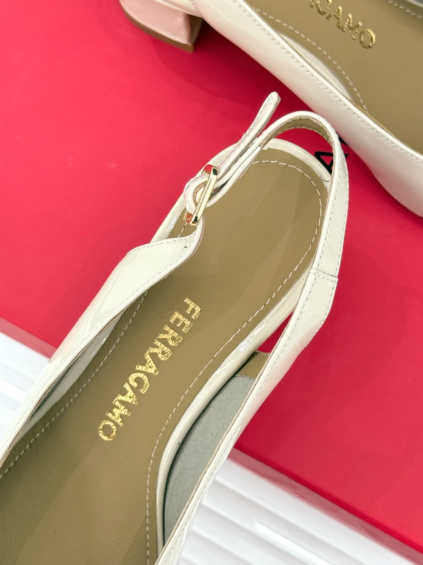 Туфли Женские Salvatore Ferragamo 13433070