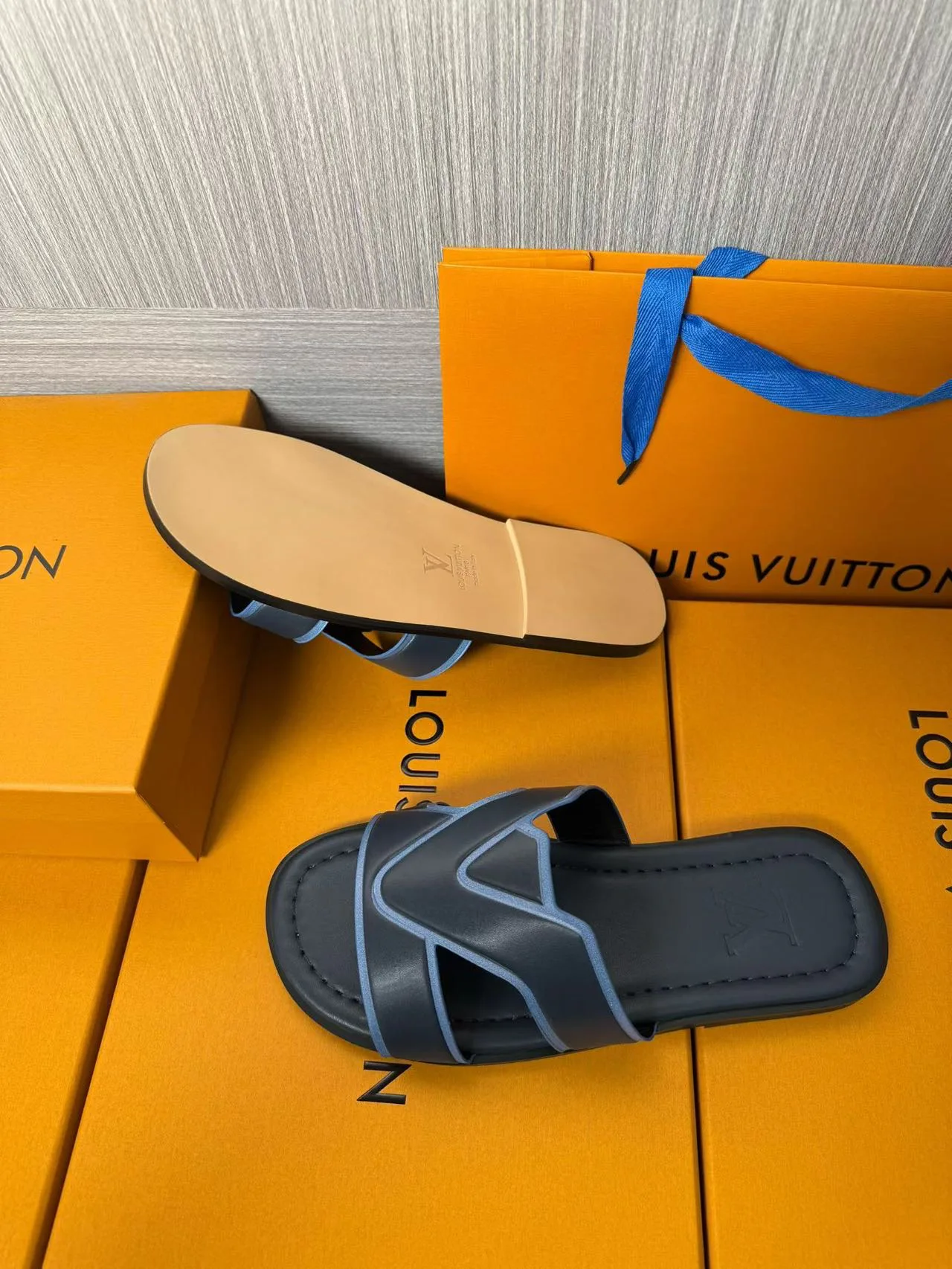 Шлепанцы Женские Louis Vuitton 1845028