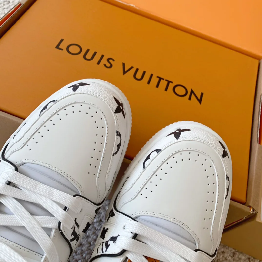 Кроссовки Женские Louis Vuitton 18625701