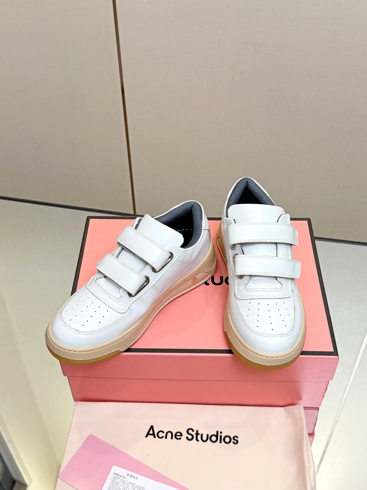 Кроссовки Женские Acne Studios 18534366