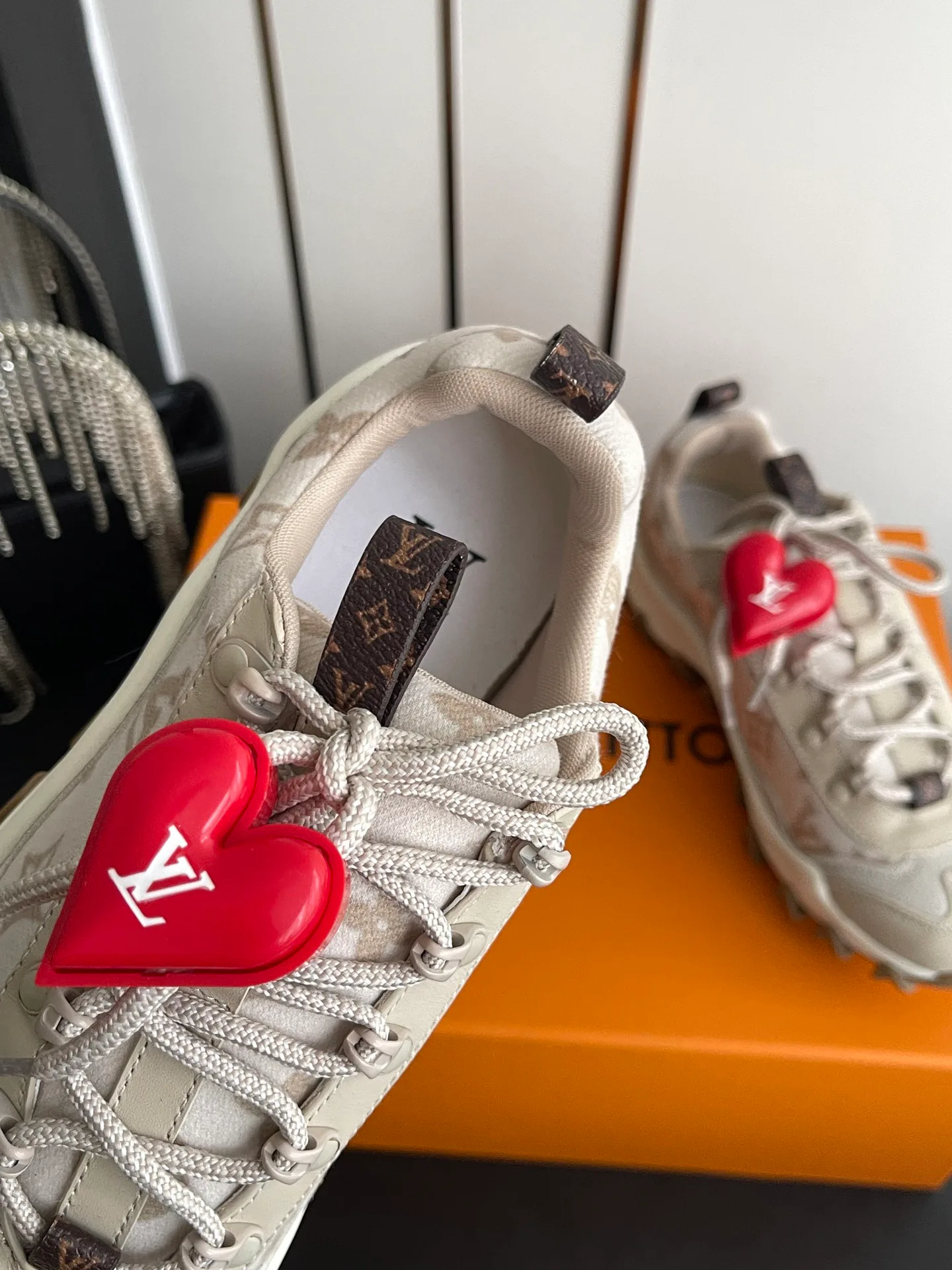 Кроссовки Женские Louis Vuitton 17554377