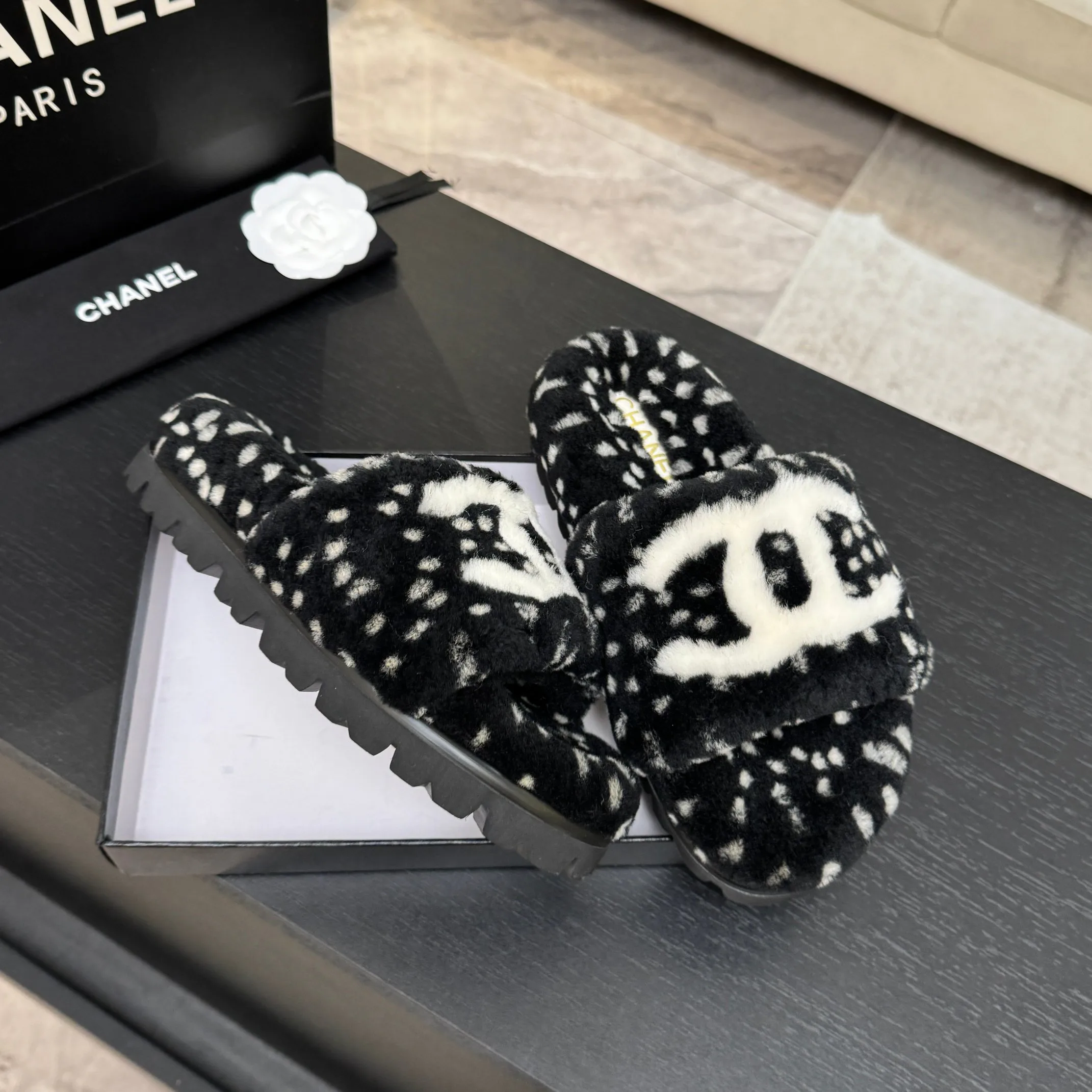 Тапочки Женские Chanel 18062758