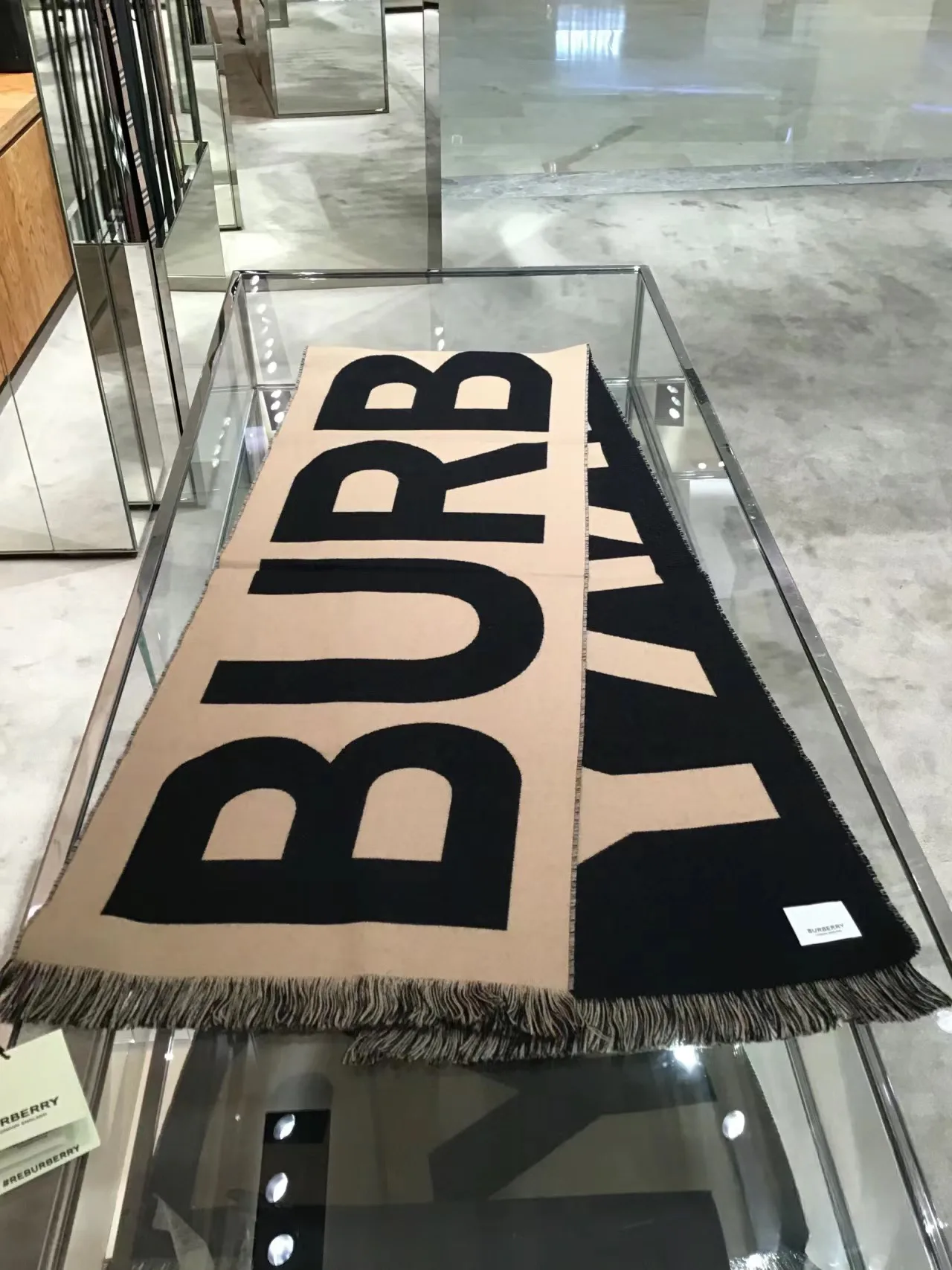 Шарфы Burberry 2195