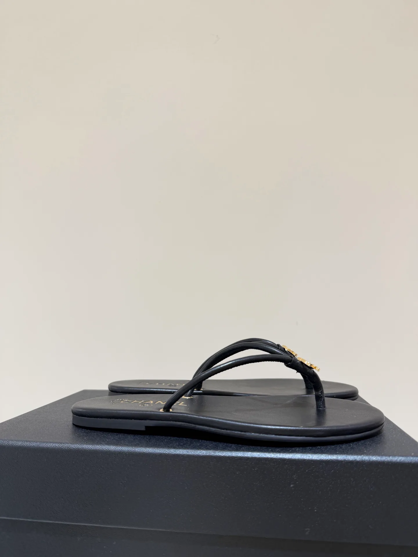 Шлепанцы Женские Chanel 12843830