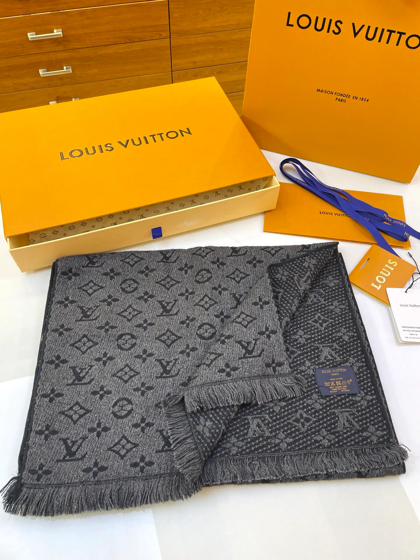 Шарфы Louis Vuitton 1981465