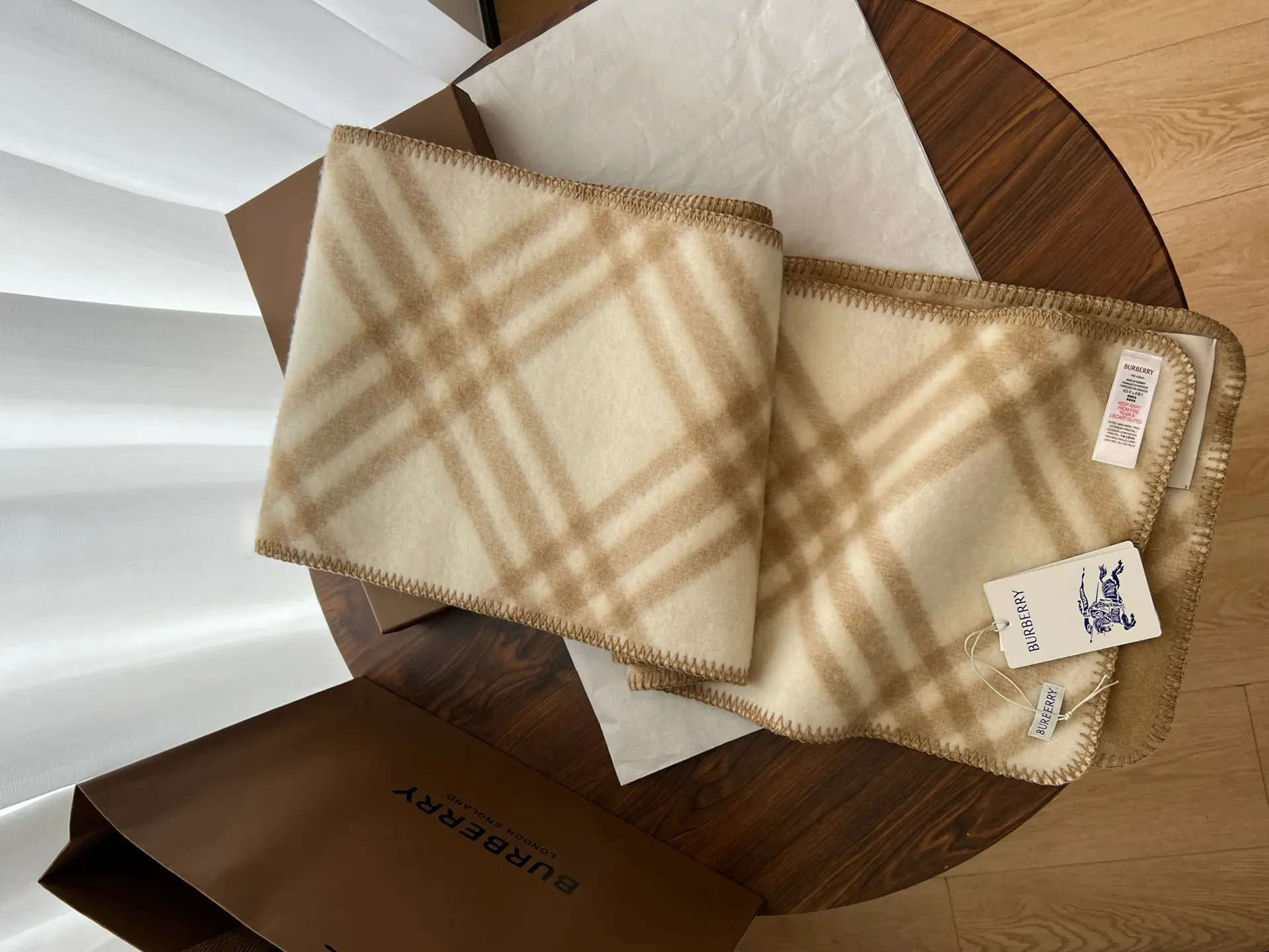 Шарфы Burberry 5944099
