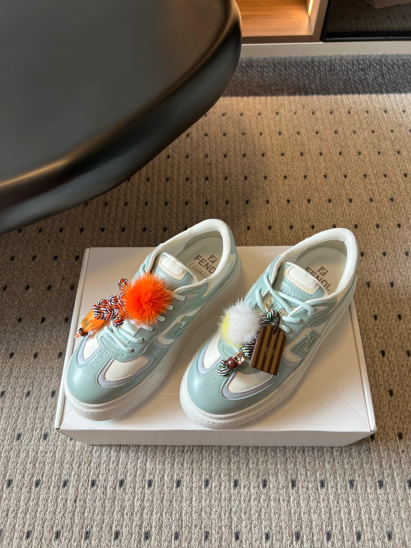 Кроссовки Женские Fendi 17504790