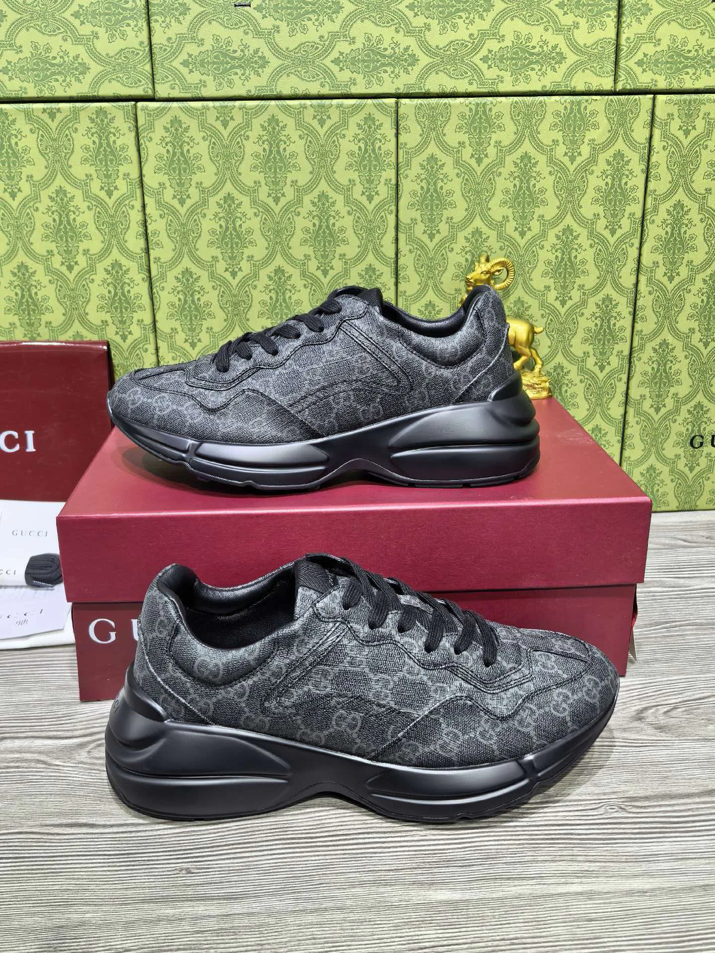 Кроссовки Женские Gucci 18039949