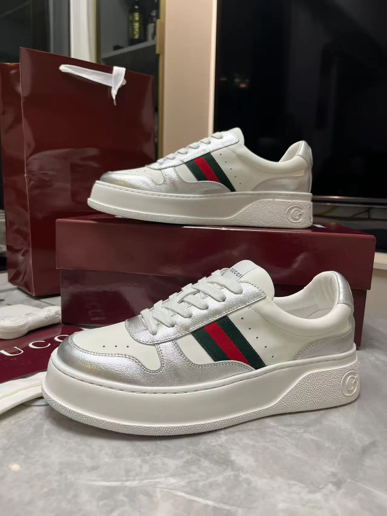Кроссовки Женские Gucci 17620412