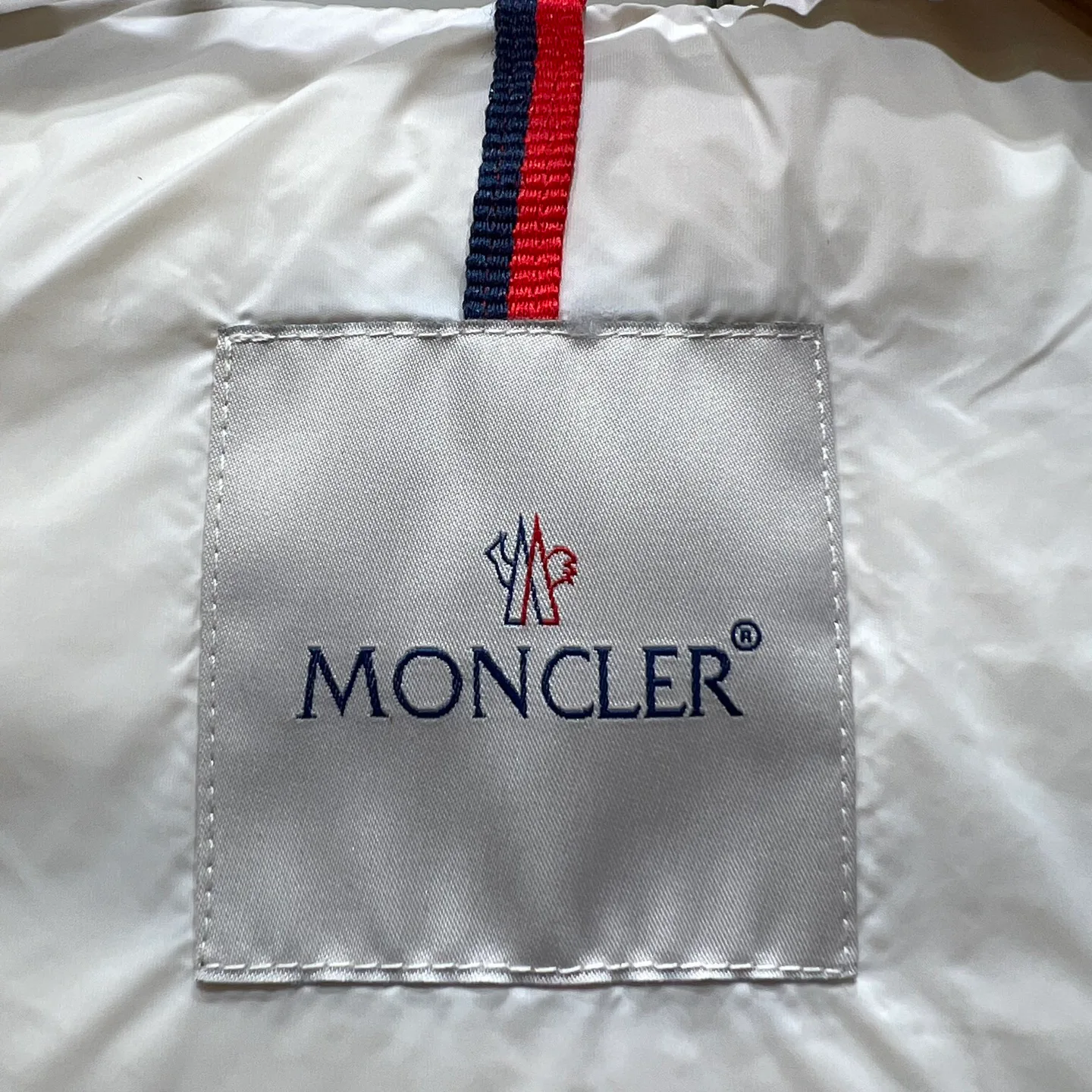 Куртки И Пуховики Женские Moncler 18336958