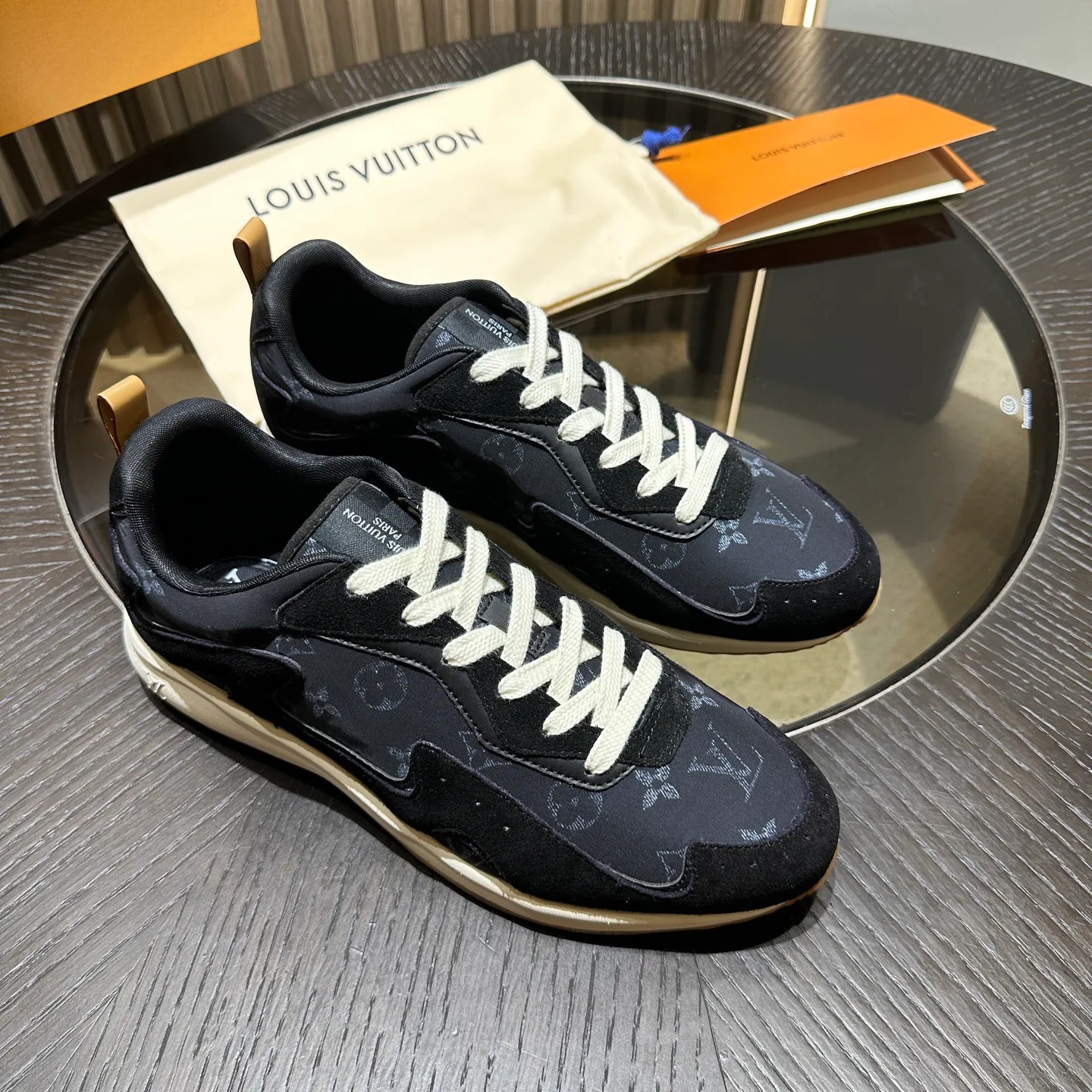 Кроссовки Мужские Louis Vuitton 18694054