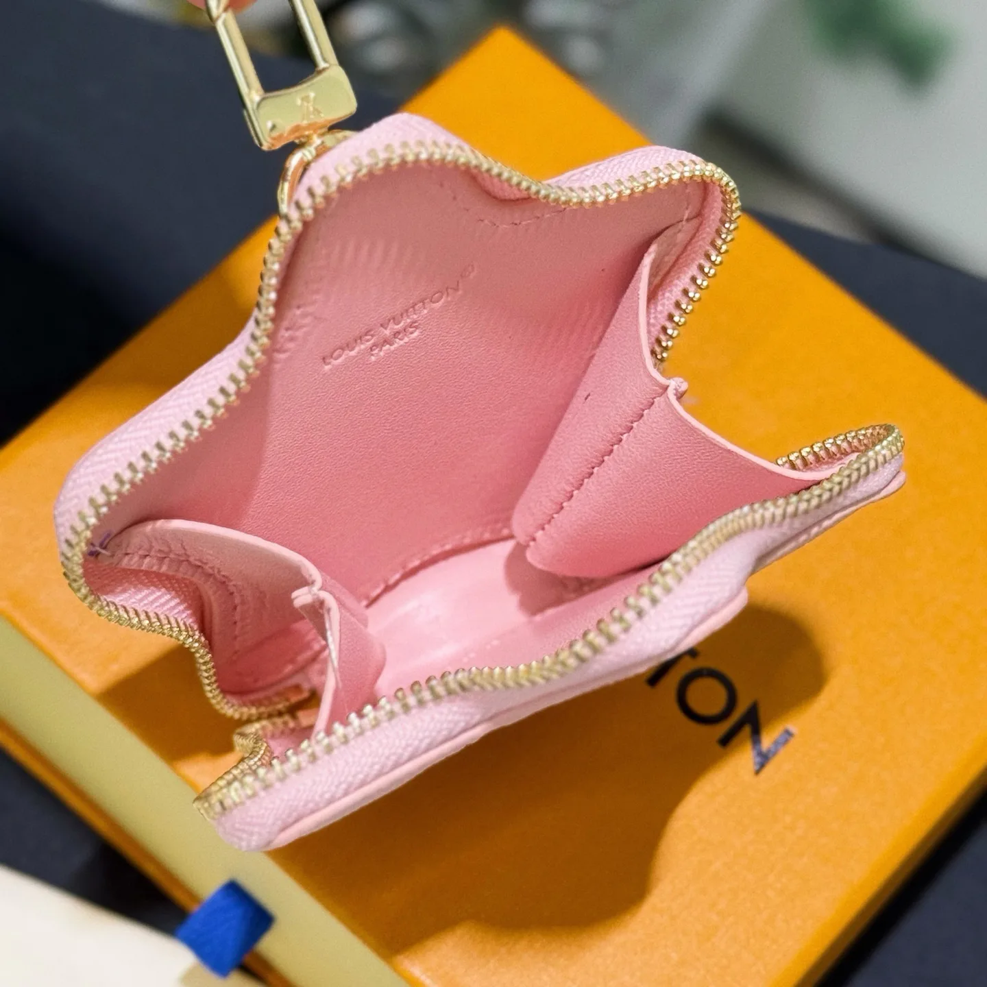 Клатчи Женские Louis Vuitton 10418860