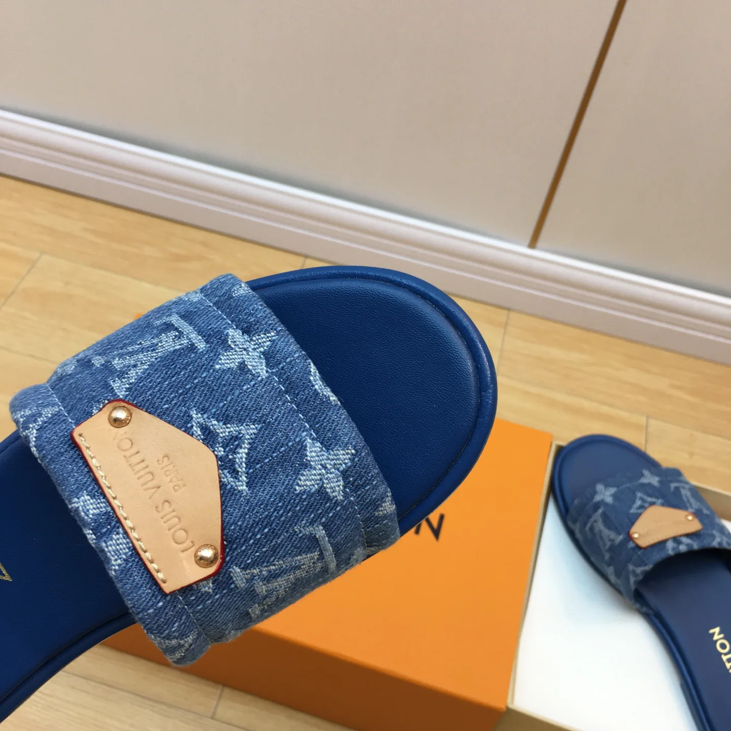 Шлепанцы Женские Louis Vuitton 35656