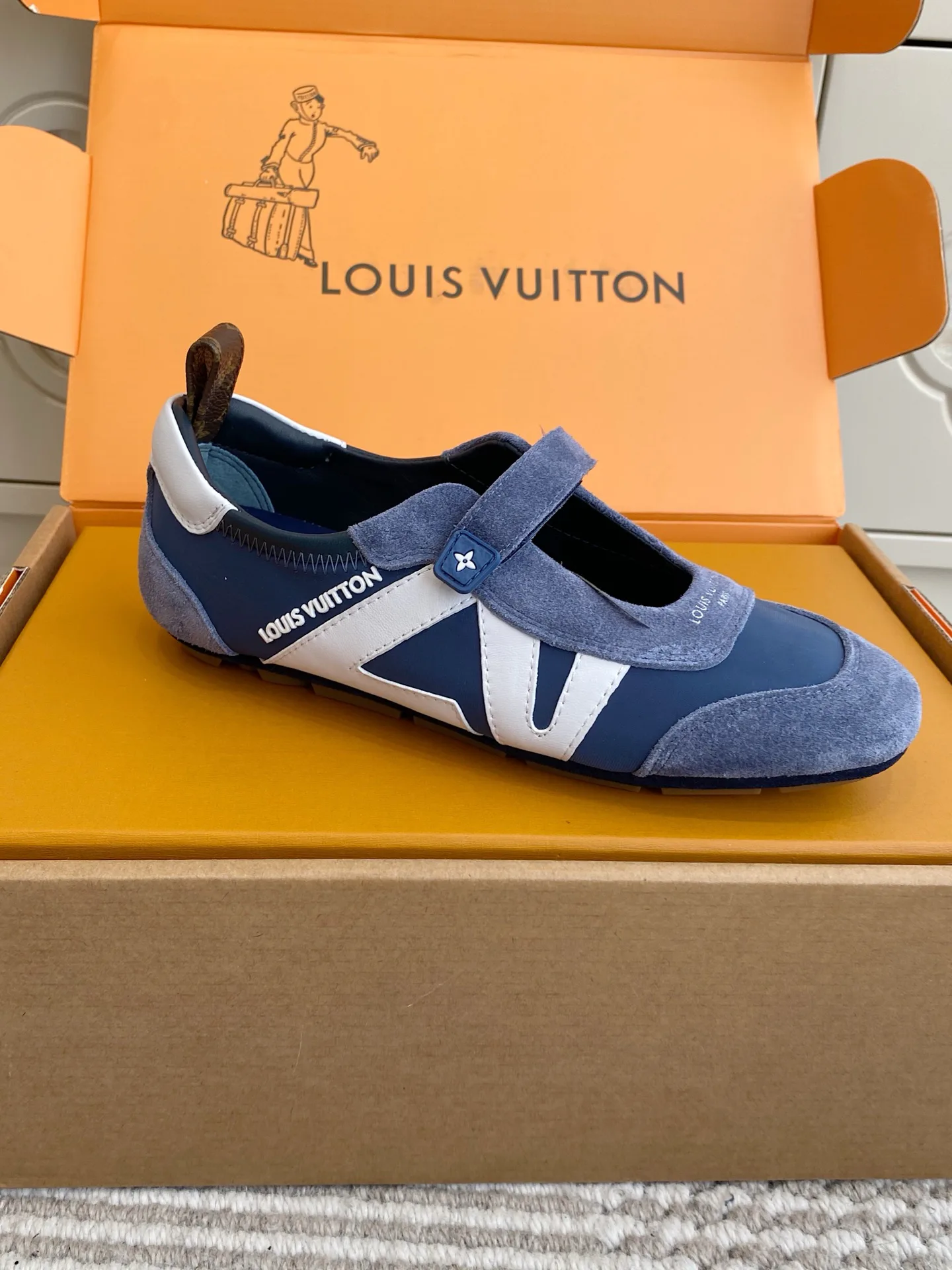 Кроссовки Женские Louis Vuitton 11304080