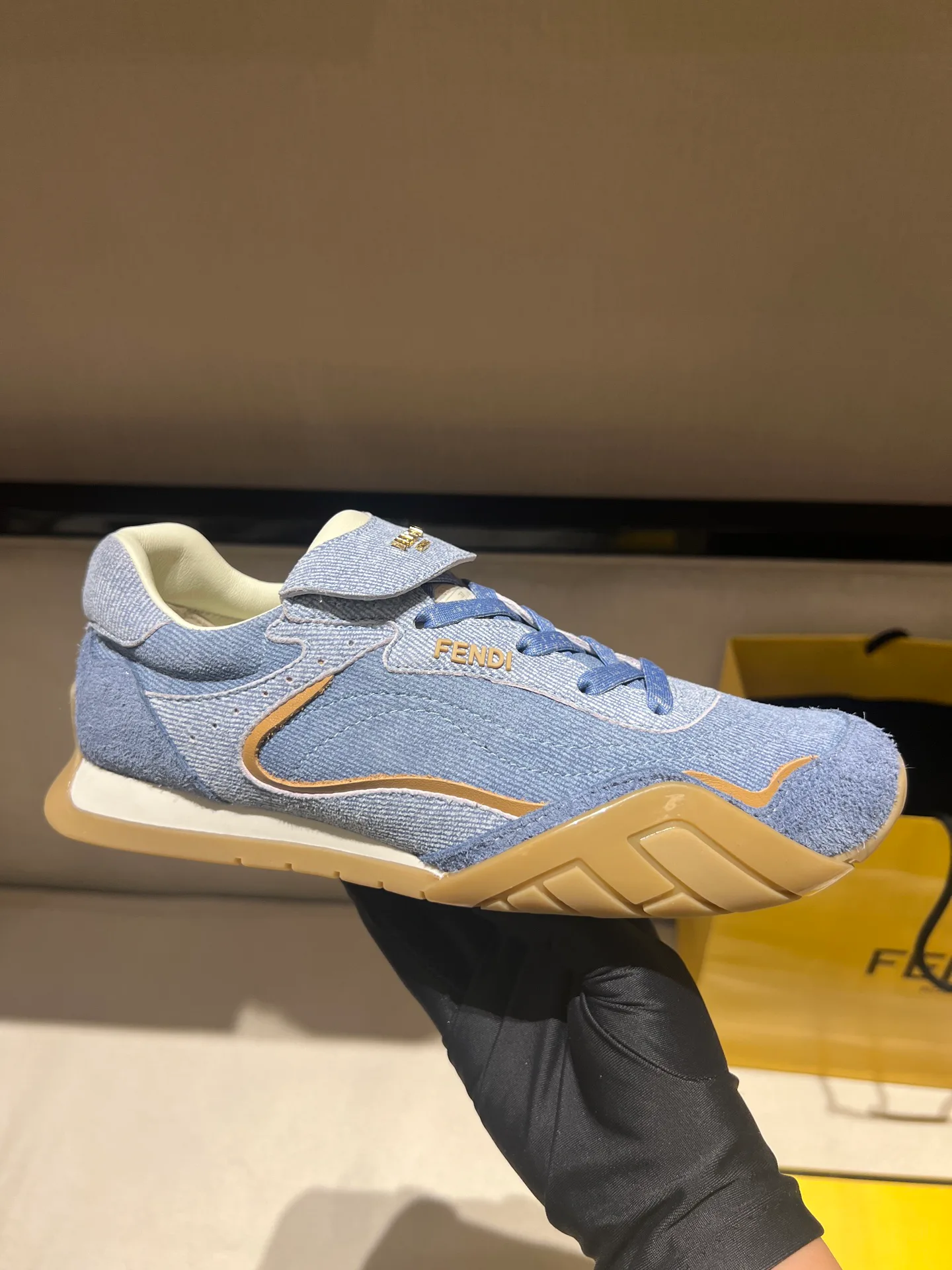 Кроссовки Женские Fendi 18020719
