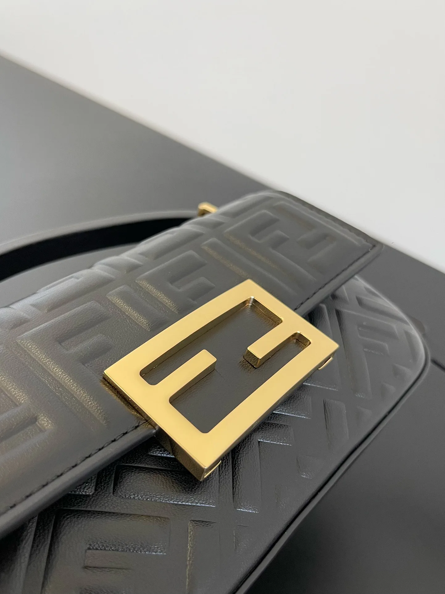 Сумки На Ремне Женские Fendi 13234529