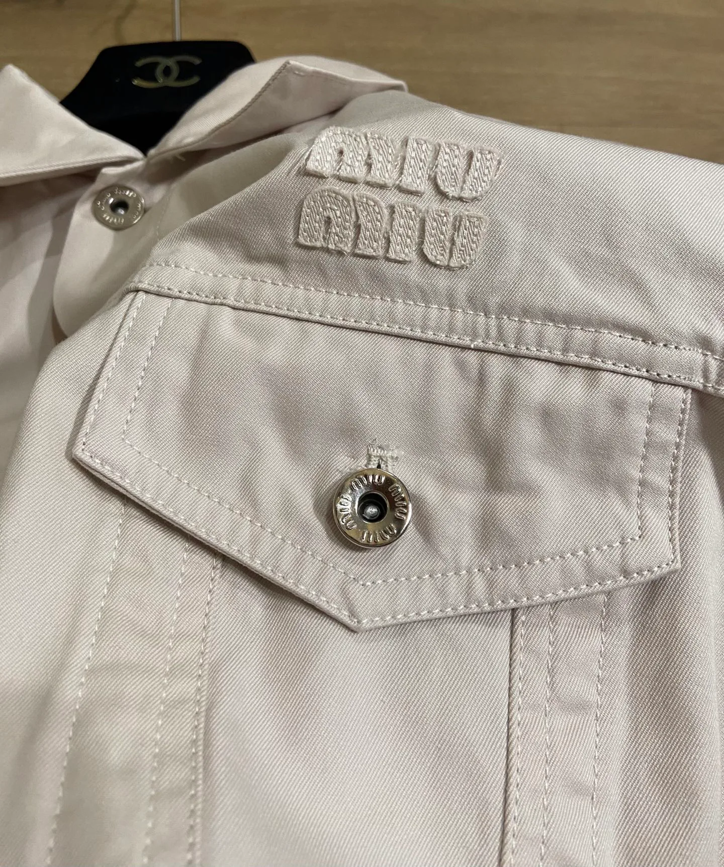 Куртки И Пуховики Женские Miu Miu 17687380