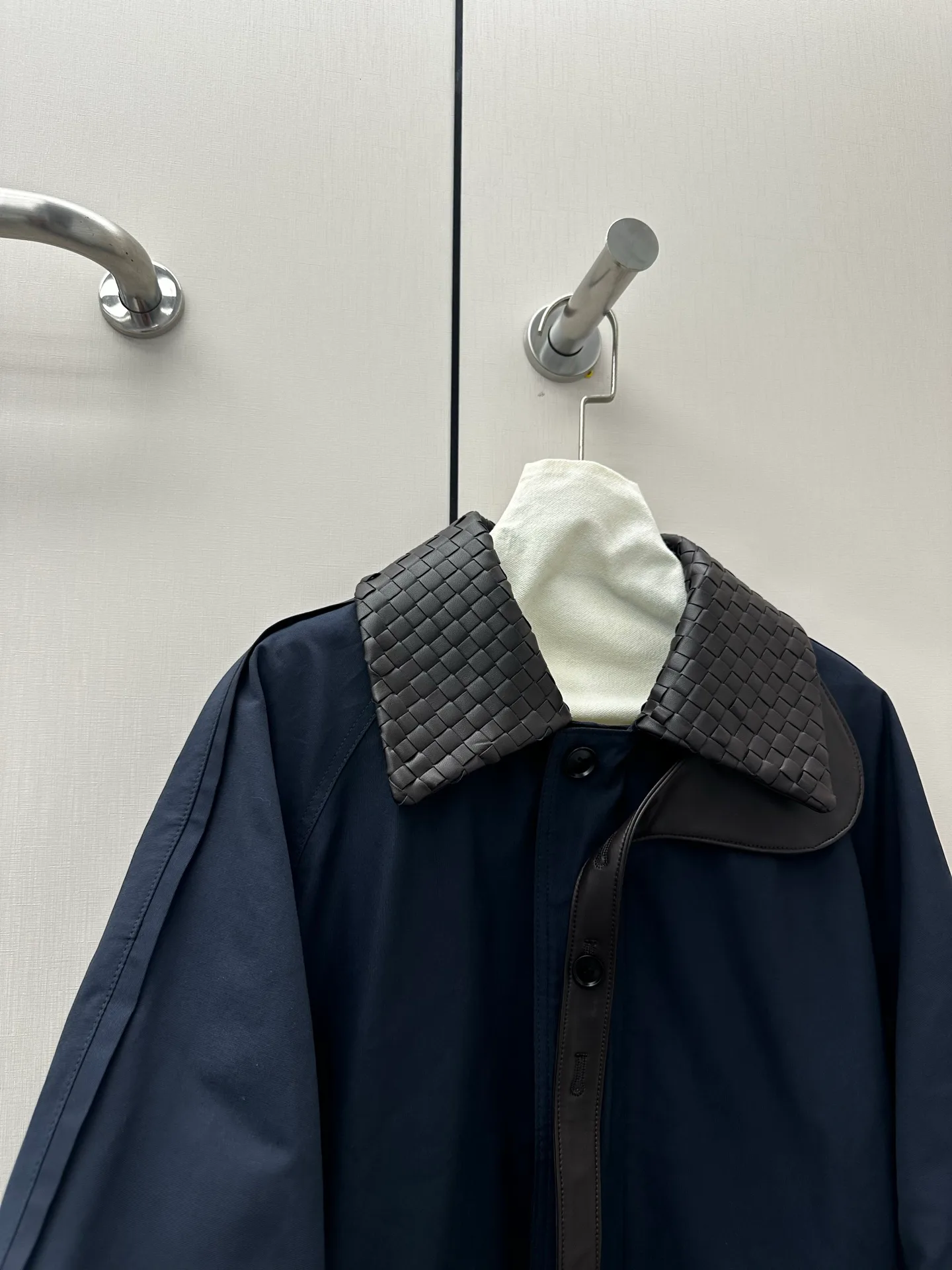 Кожаные Куртки И Дублёнки Женские Bottega Veneta 17417238