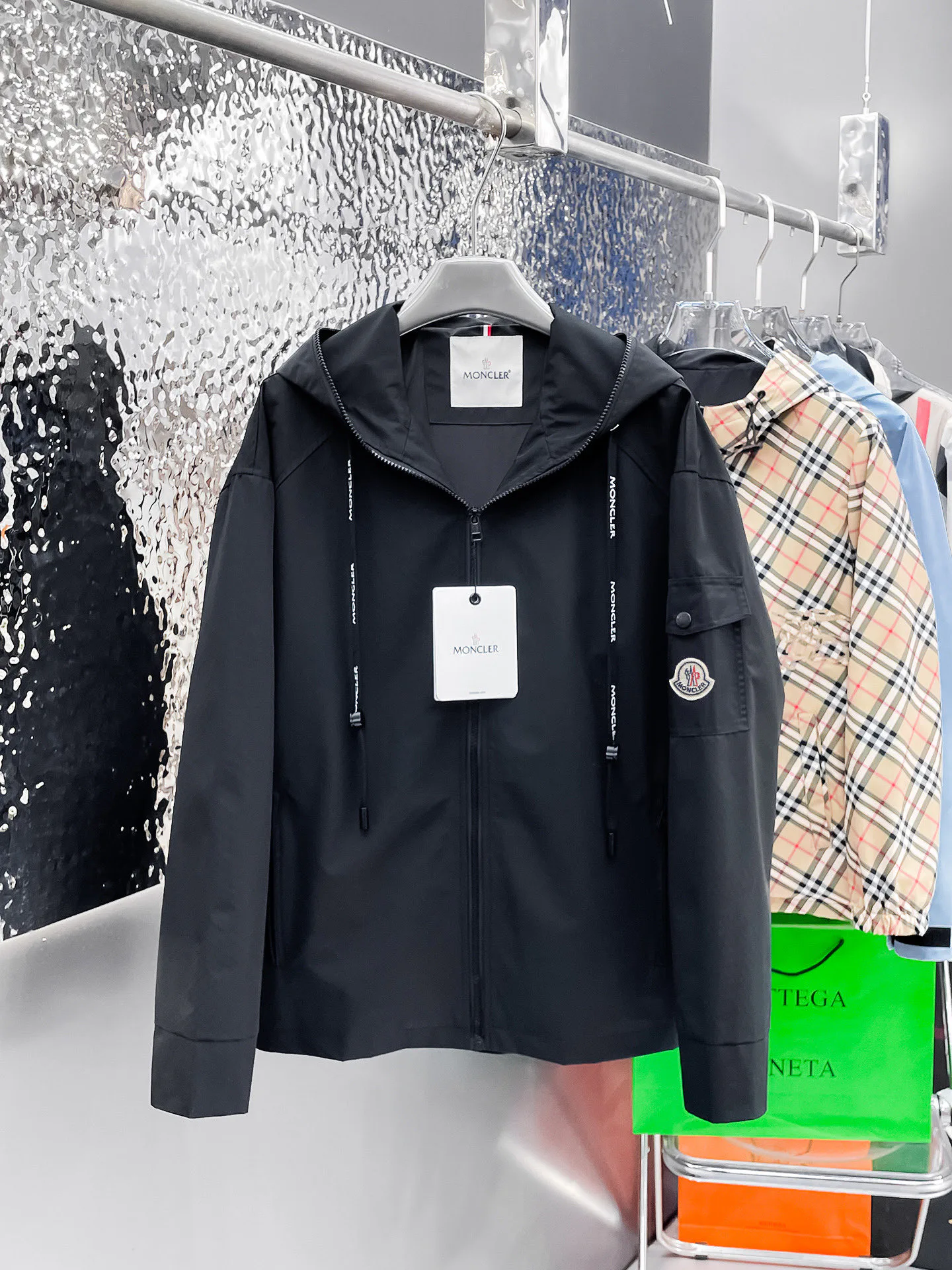 Куртки И Пуховики Мужские Moncler 9352368