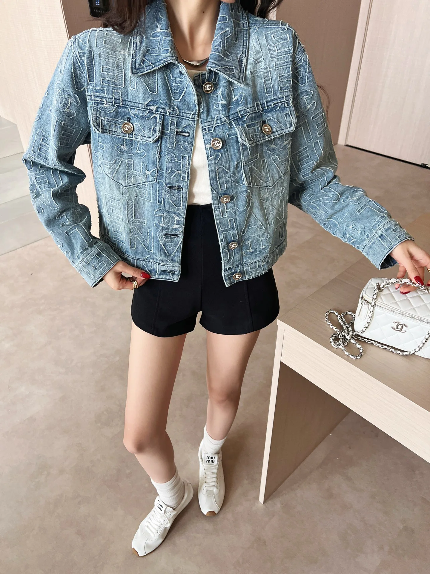 Куртки И Пуховики Женские Chanel 8115