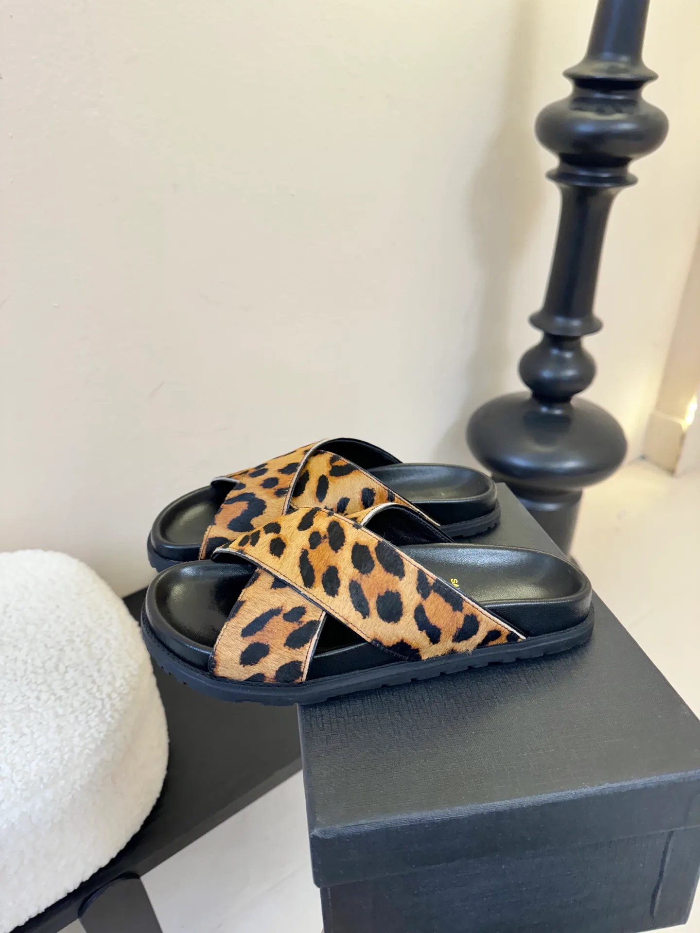 Шлепанцы Женские Saint Laurent 876041