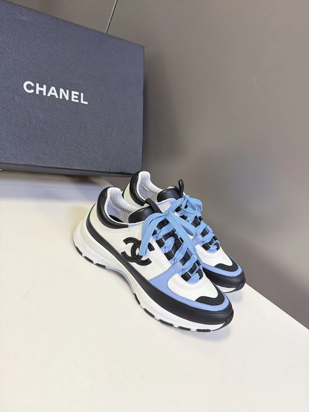 Кроссовки Женские Chanel 18693092