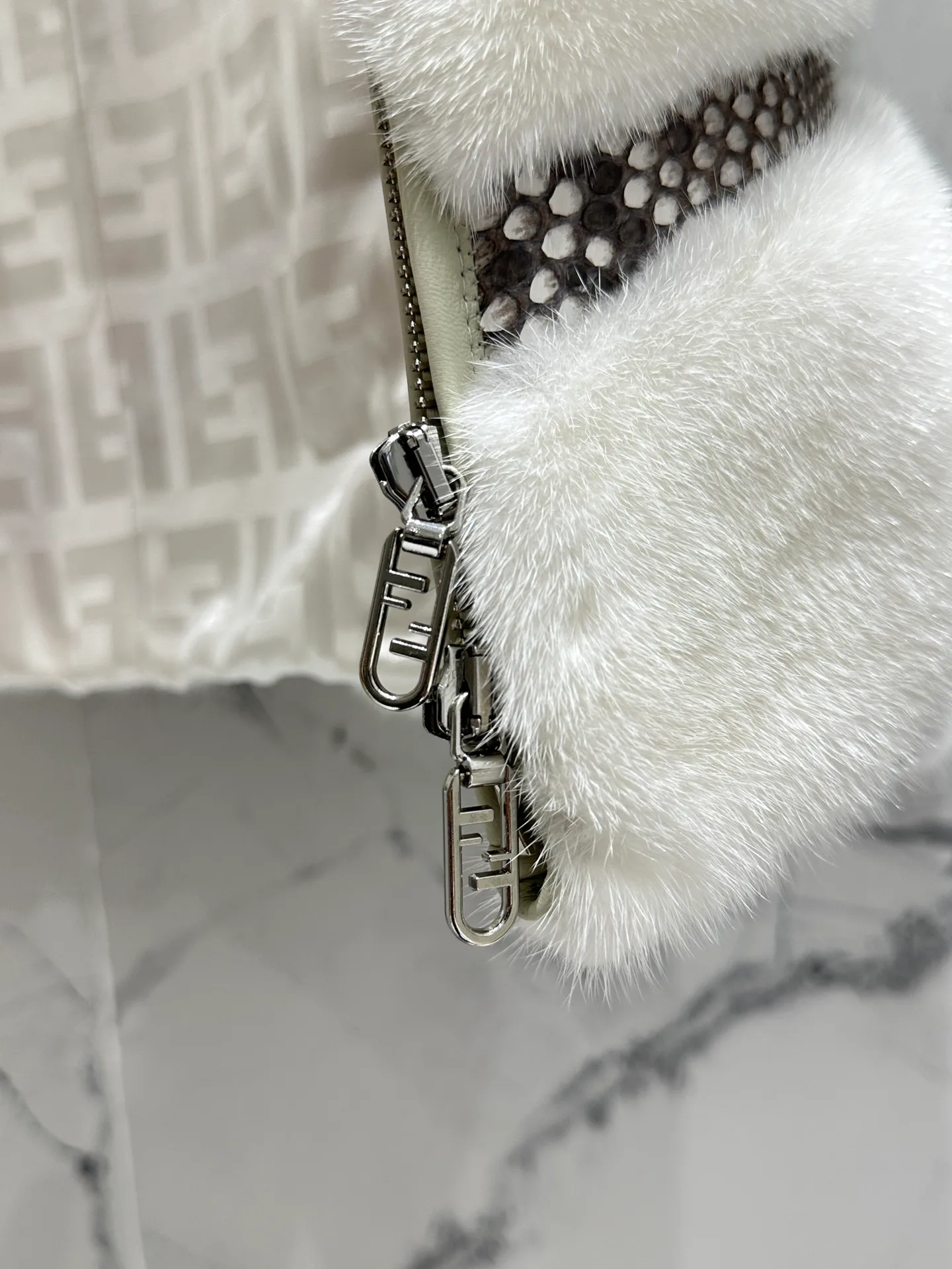 Шубы Женские Fendi 855741