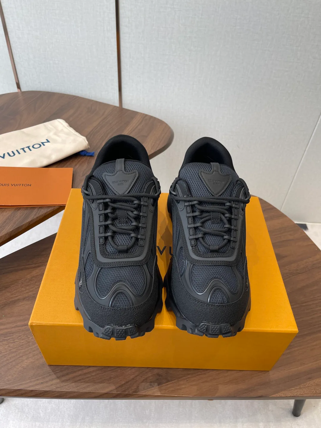 Кроссовки Мужские Louis Vuitton 11966337