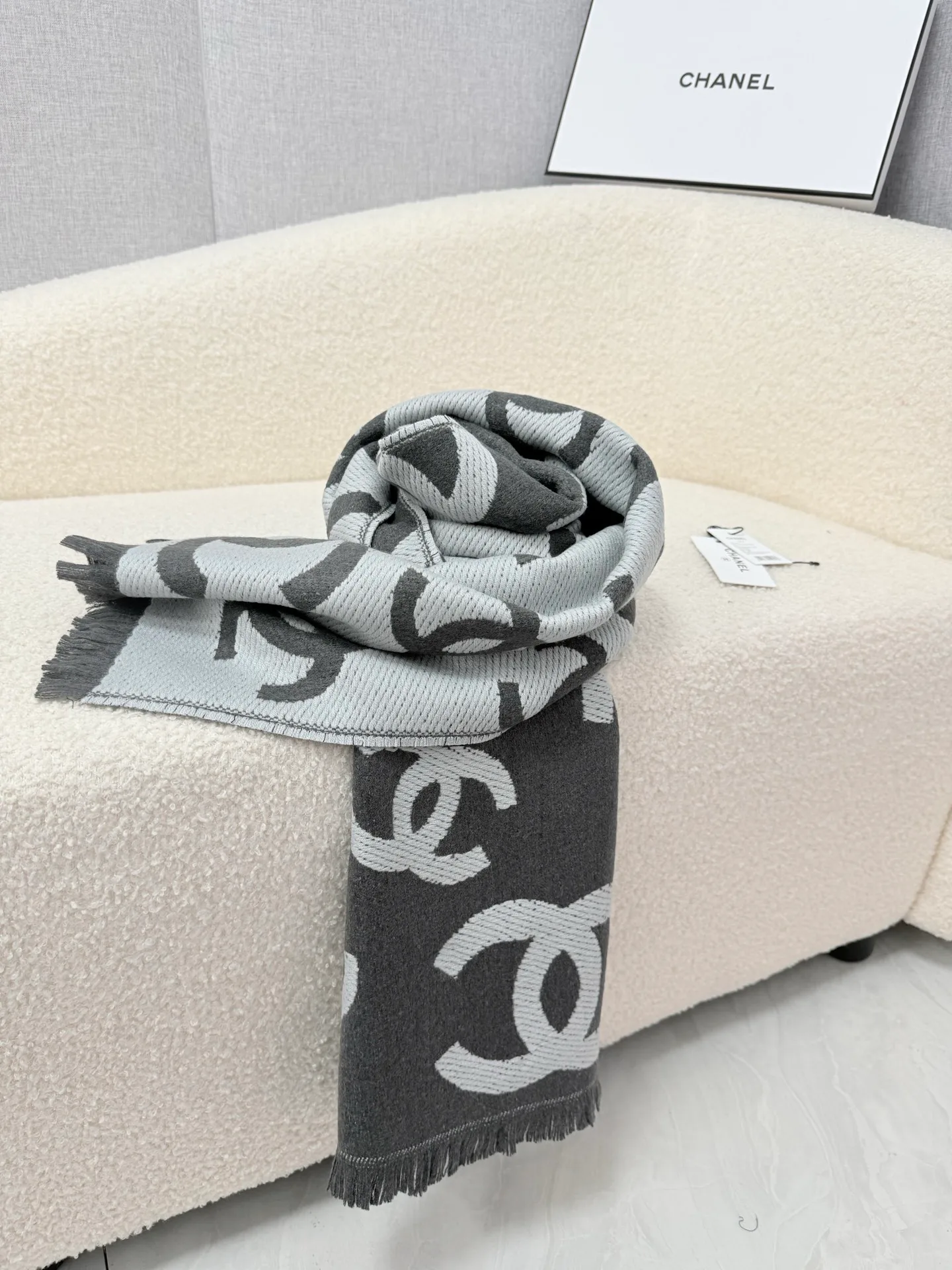 Шарфы Chanel 18675460