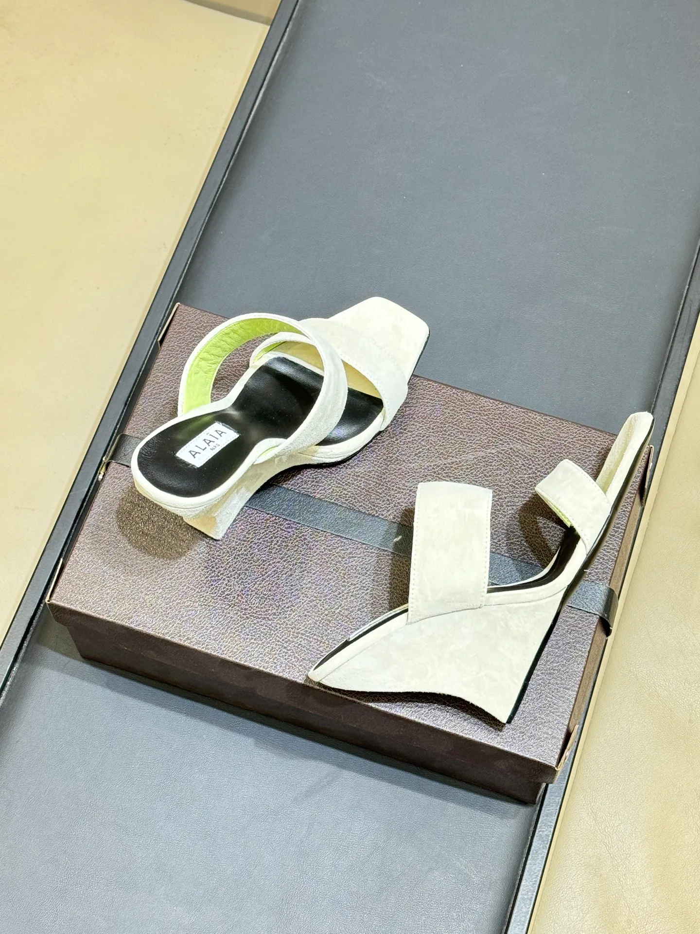 Босоножки Женские Alaia 3150343