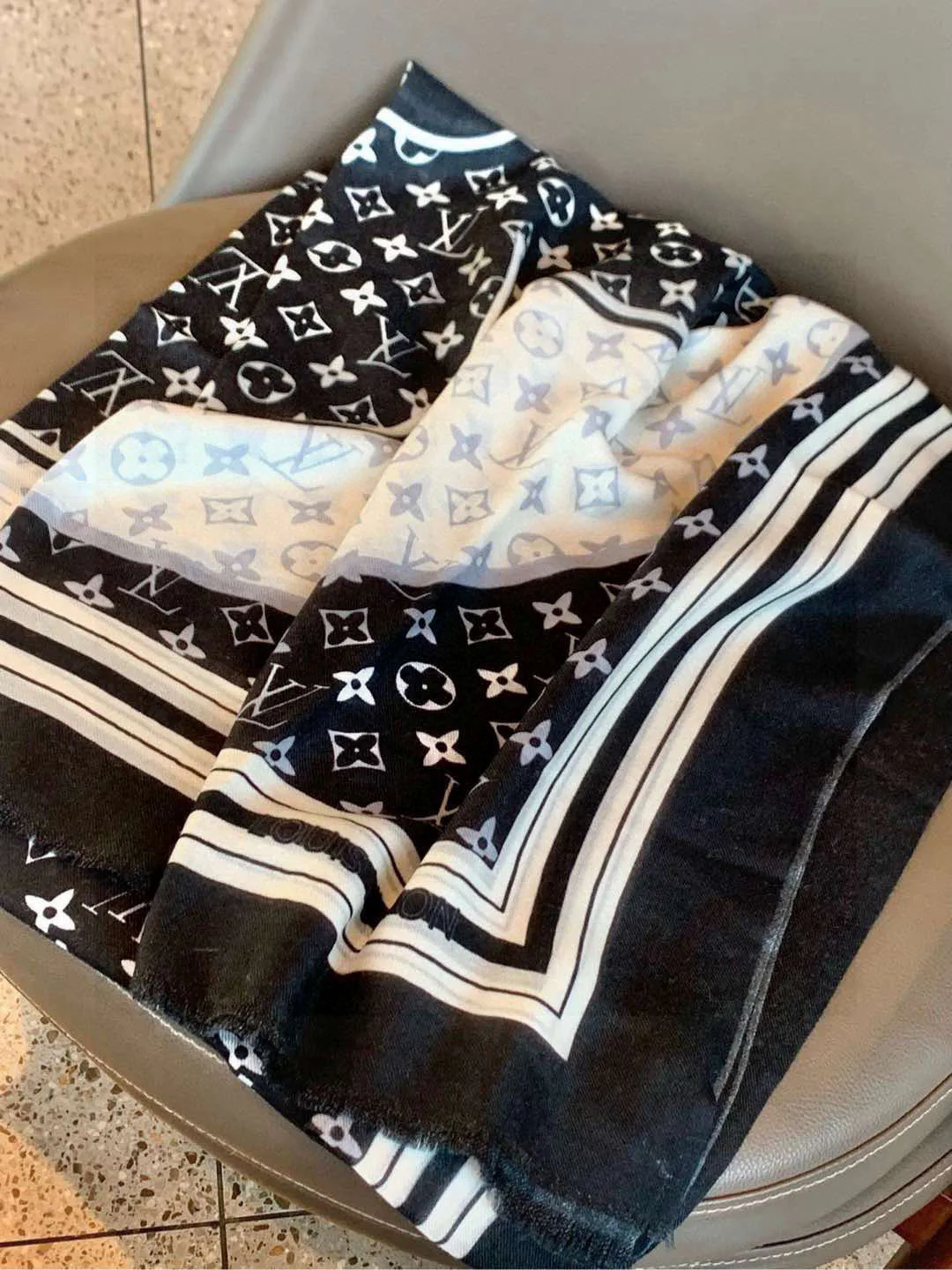 Шарфы Louis Vuitton 30272