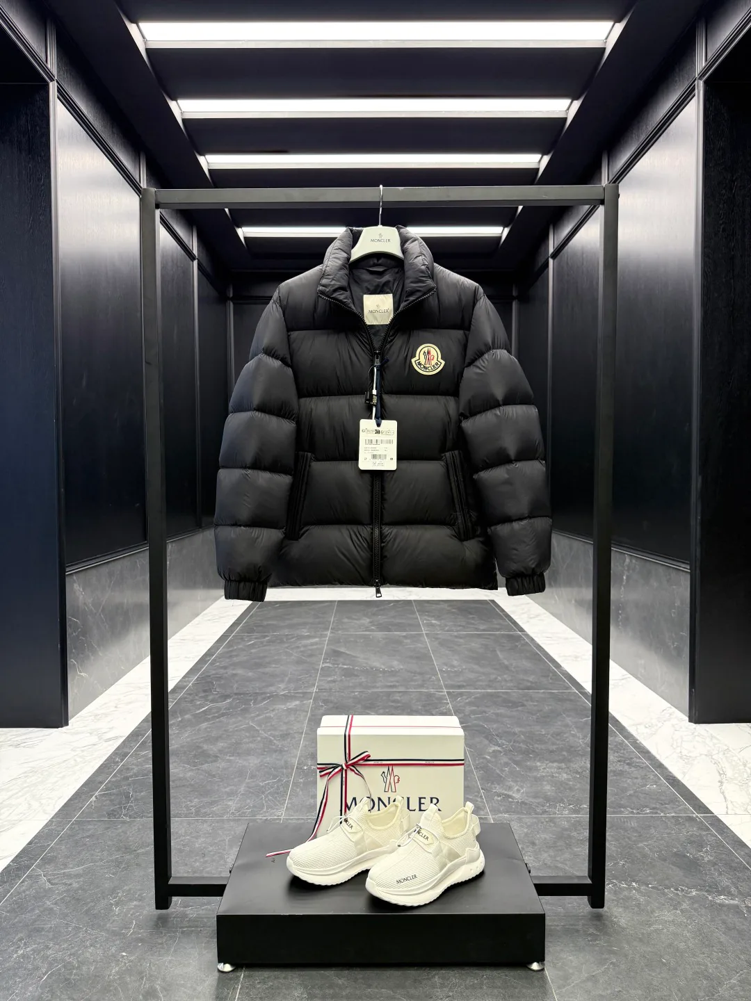 Куртки И Пуховики Мужские Moncler 17918146