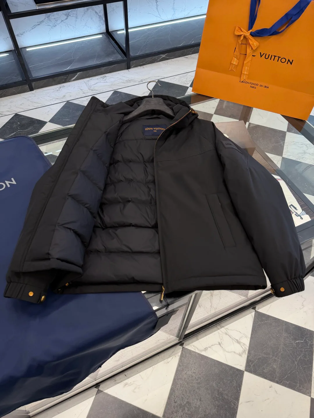 Куртки И Пуховики Женские Louis Vuitton 18007716