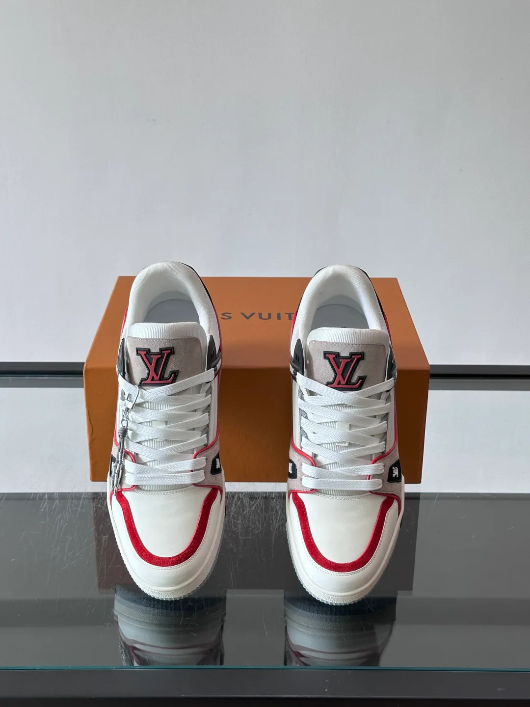 Кроссовки Женские Louis Vuitton 17914078