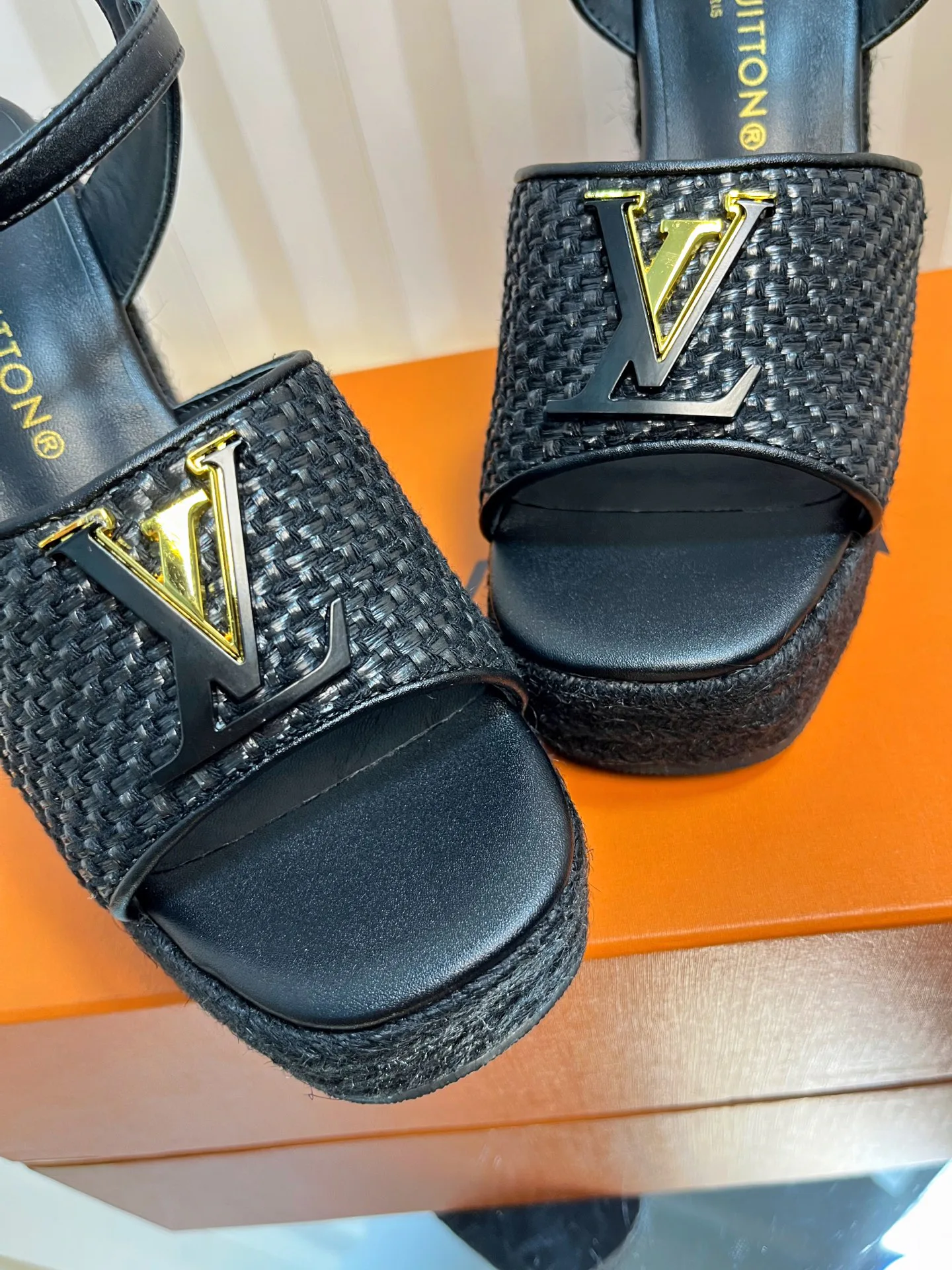 Босоножки Женские Louis Vuitton 11886744