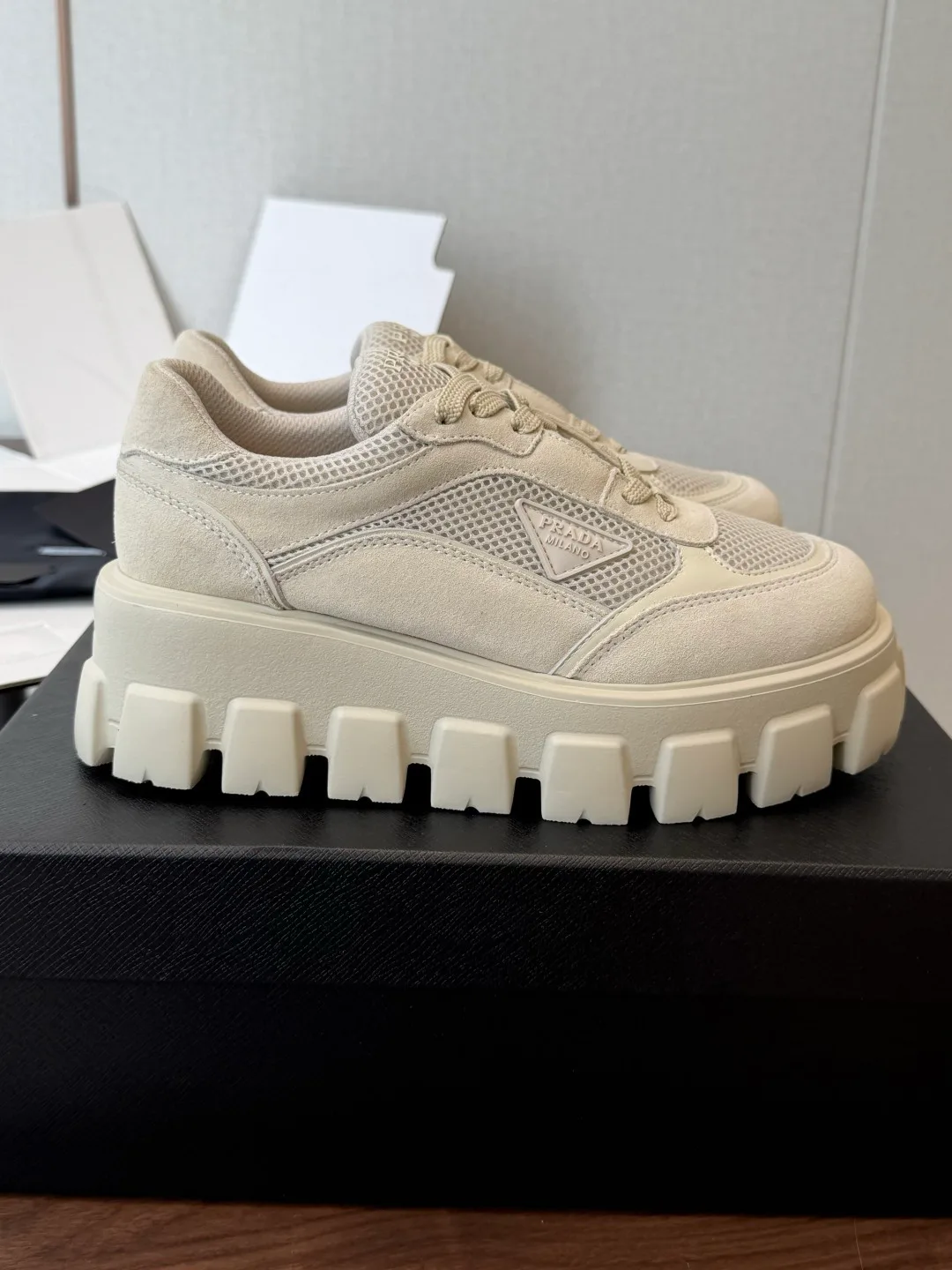 Кроссовки Женские Prada 19039092