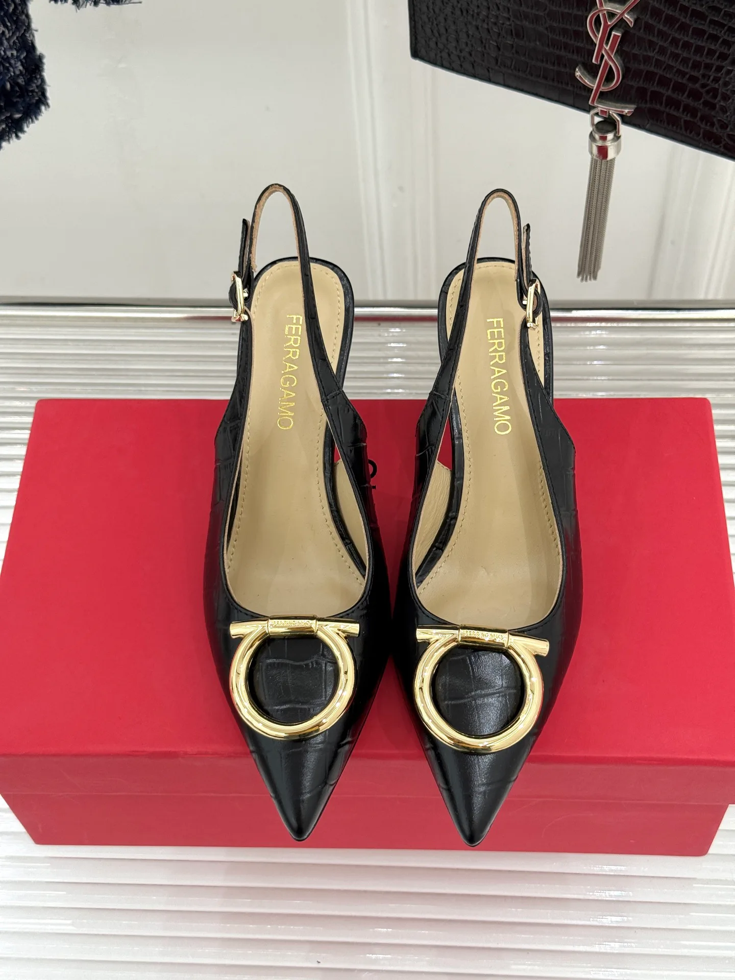 Босоножки Женские Salvatore Ferragamo 11312303