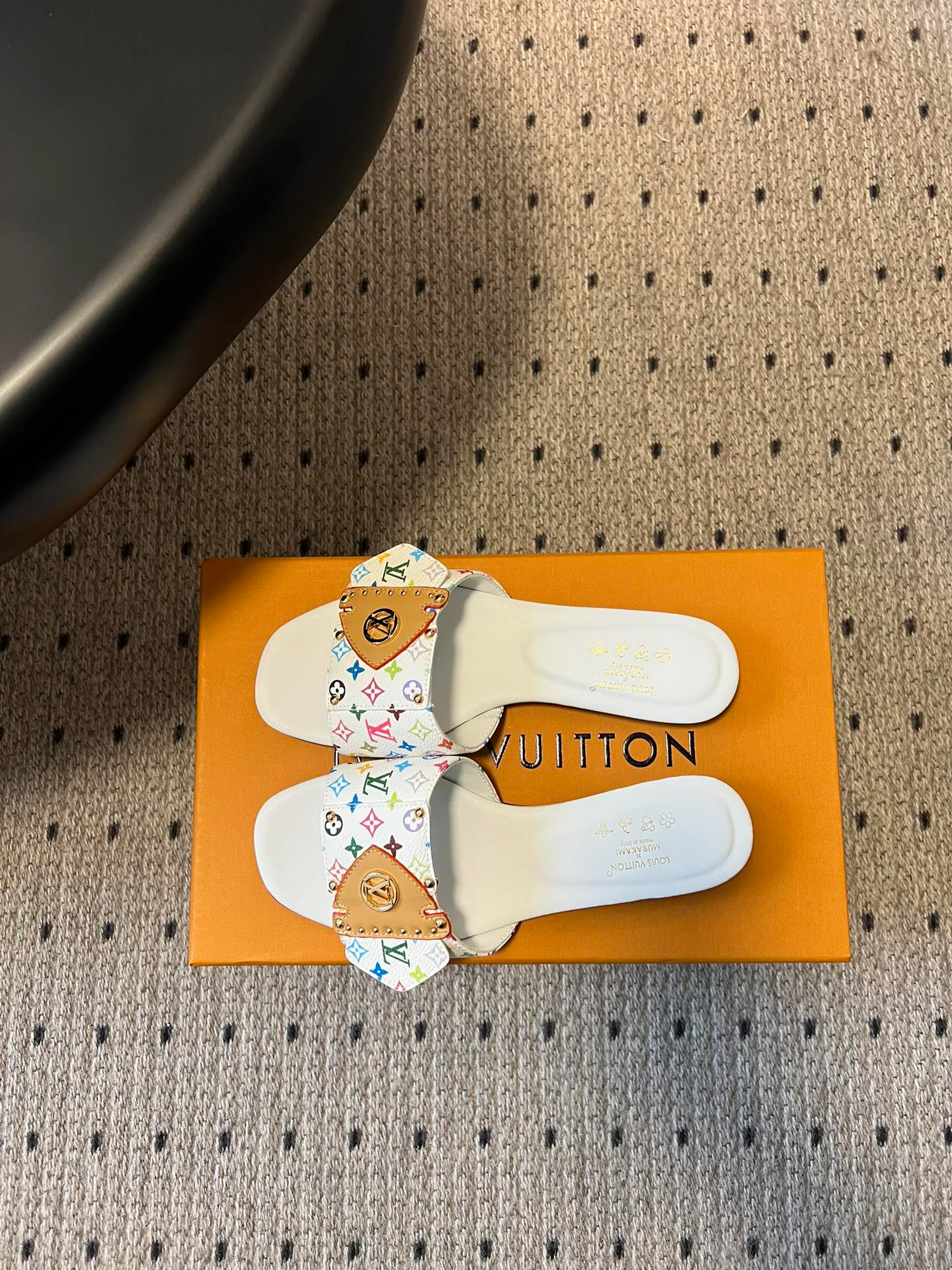 Шлепанцы Женские Louis Vuitton 11758545