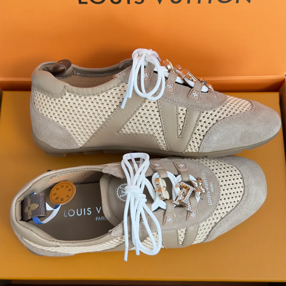 Кроссовки Женские Louis Vuitton 17950618
