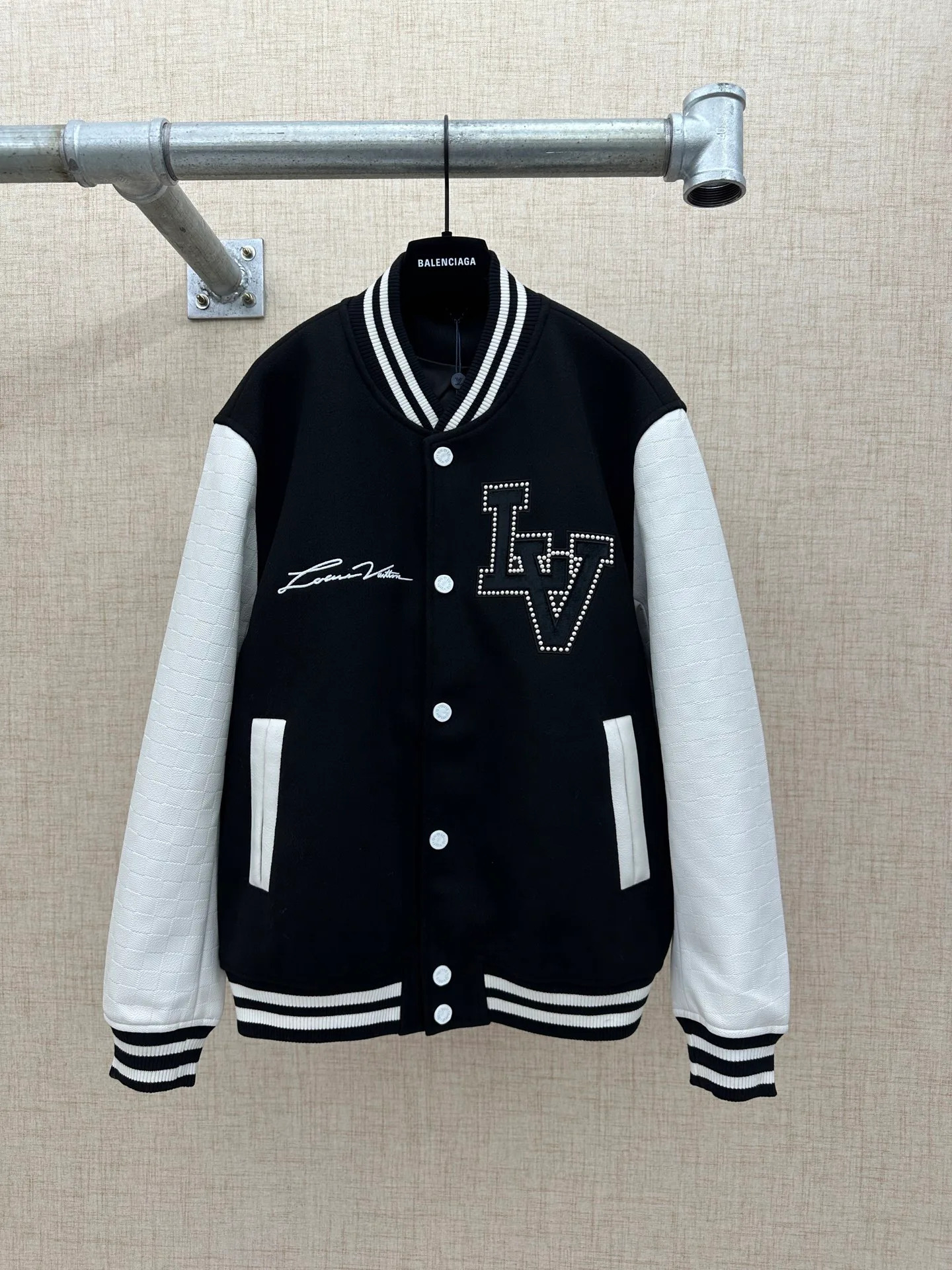 Куртки И Пуховики Женские Louis Vuitton 212534